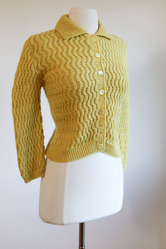 Vintage 1940s to 1950s Hand-Knit Wool Sweater - Adorable Cropped Butter Yellow Lucite Button Knitwear Cardigan Size S to M
