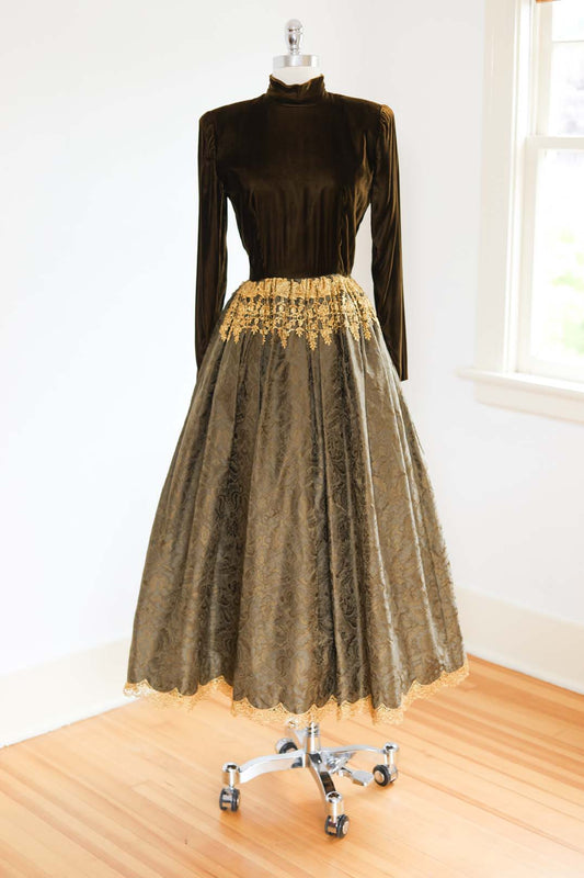 Vintage 1980s Ball Gown - STUNNINGLY GORGEOUS Oscar de la Renta Designer Silk + Velvet Dress Size S to M