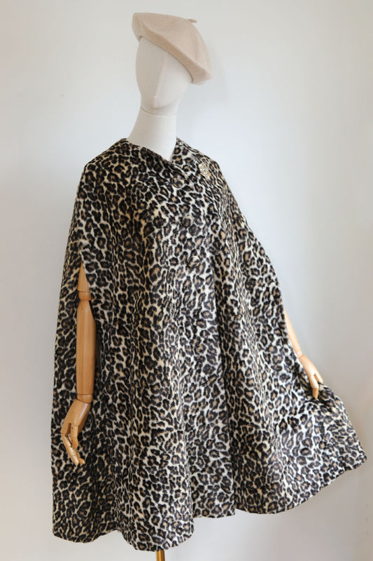 Vintage 1960s Cape Coat - Velvety-Soft Leopard Print Faux Fur Cloak Size S to XL