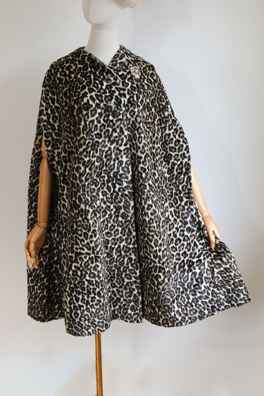 Vintage 1960s Cape Coat - Velvety-Soft Leopard Print Faux Fur Cloak Size S to XL