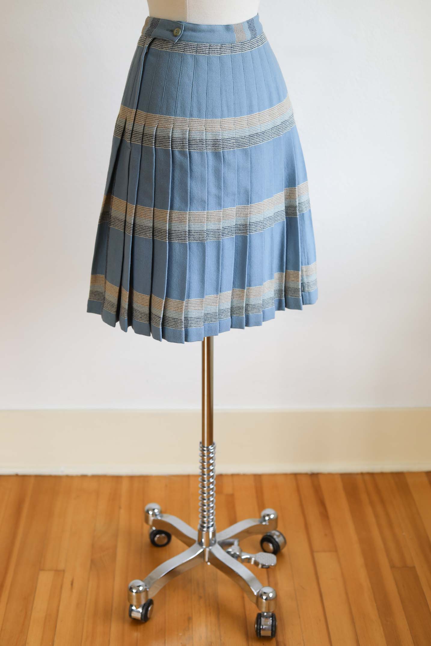 Vintage 1950s Skirt - Pendleton TURNABOUT Reversible Pleated Blue Peachy Tan Plaid Skirt Size M