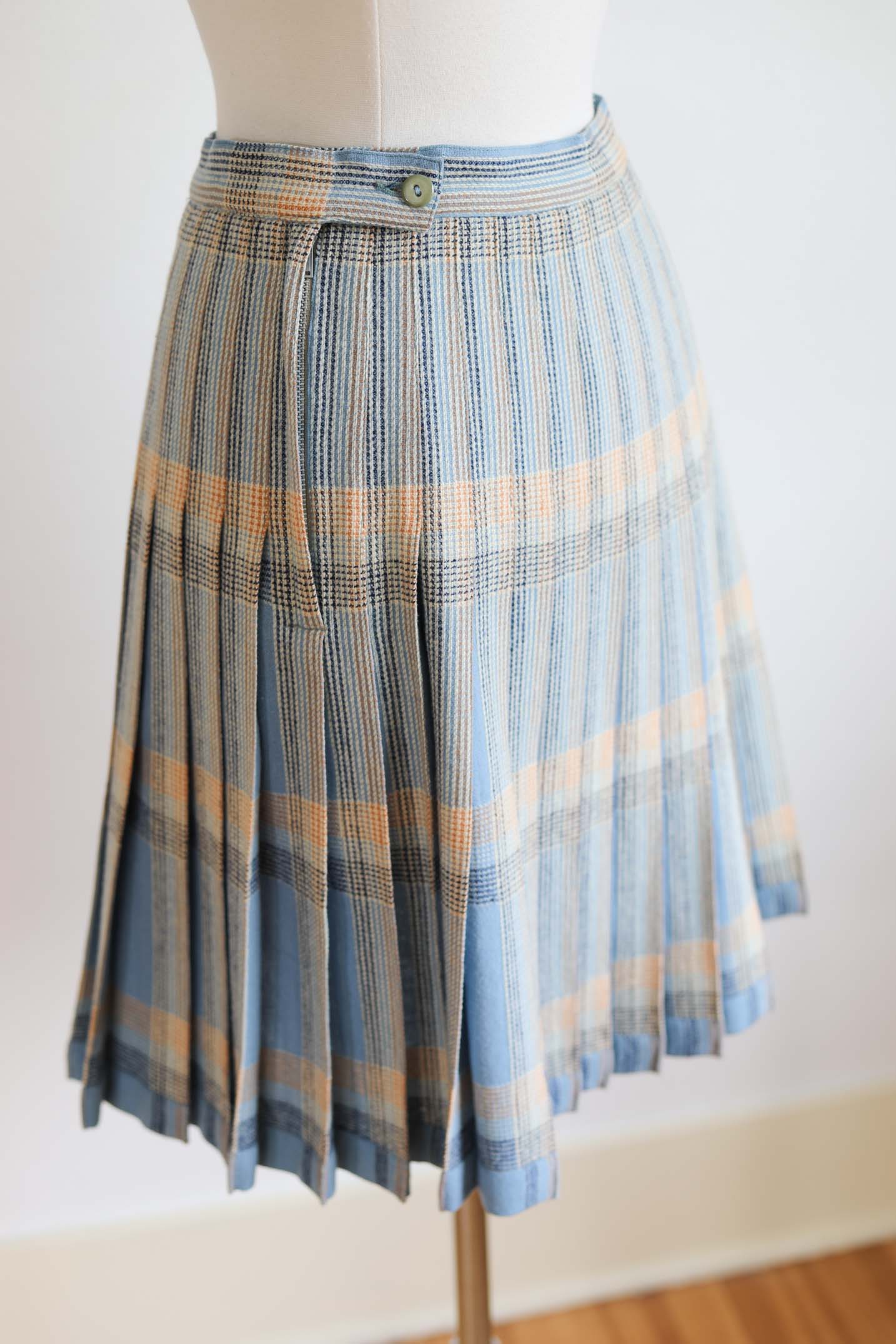 Vintage 1950s Skirt - Pendleton TURNABOUT Reversible Pleated Blue Peachy Tan Plaid Skirt Size M