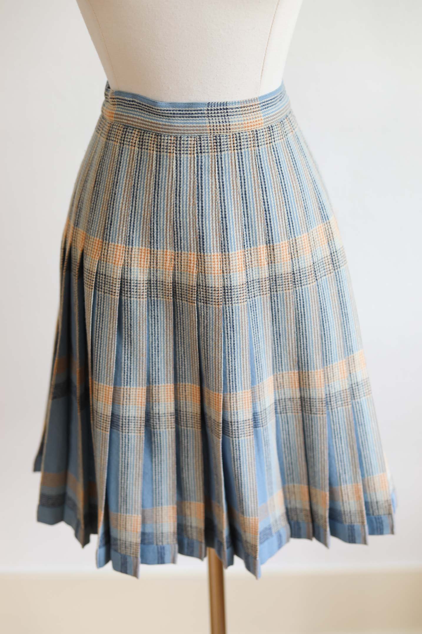 Vintage 1950s Skirt - Pendleton TURNABOUT Reversible Pleated Blue Peachy Tan Plaid Skirt Size M