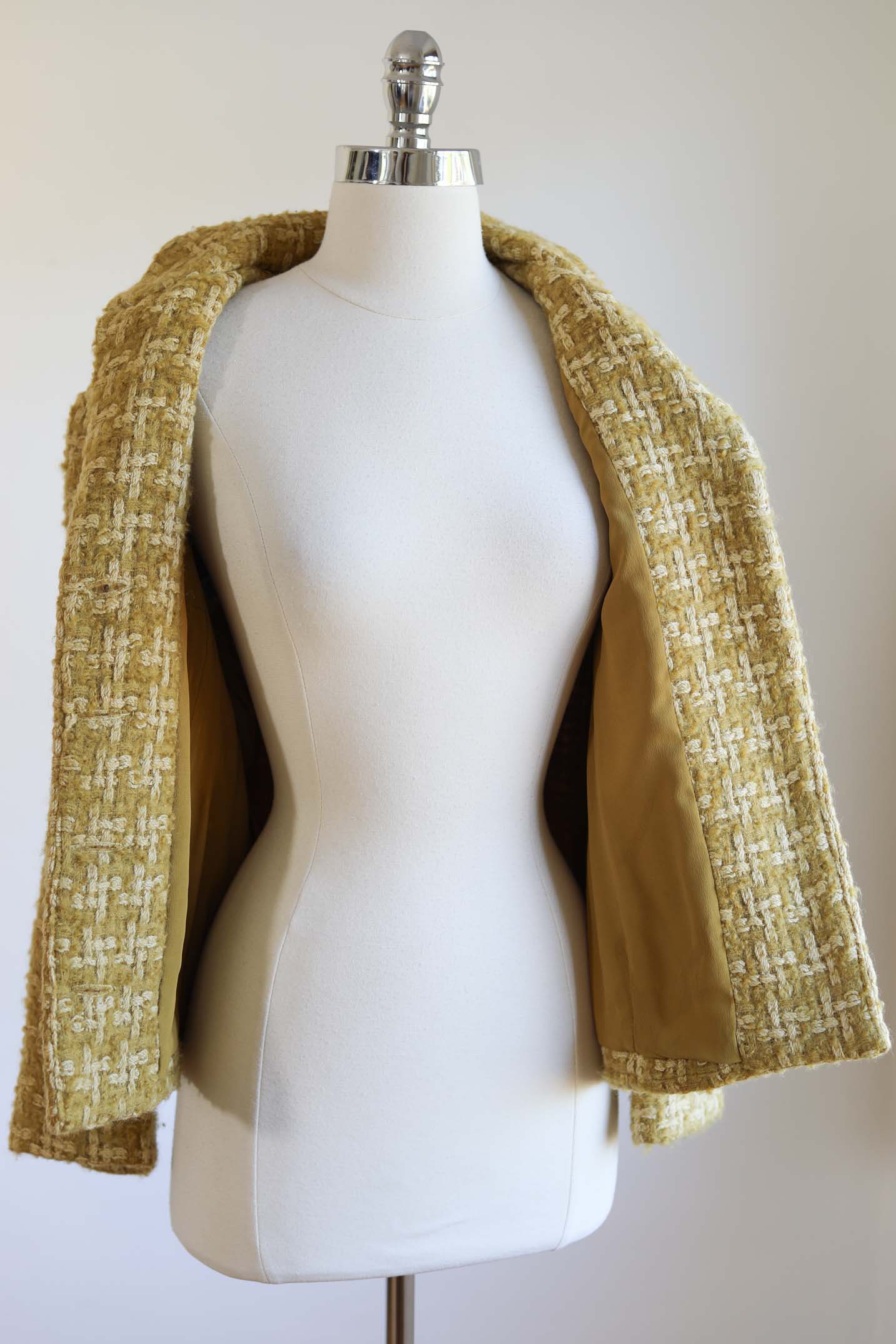 Vintage 1960s Wool Jacket - SHADES OF HONEY Boucle Chanel-esque Beauty Size M to L