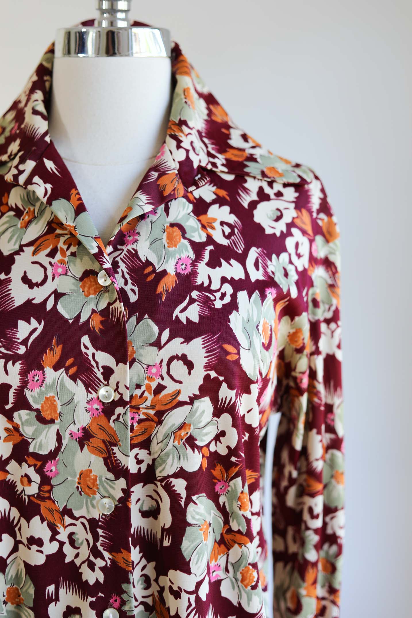 Vintage 1970s Does 1940s Blouse - BEAUTIFUL Dagger Collar Jersey Floral Shirt Size L - XL