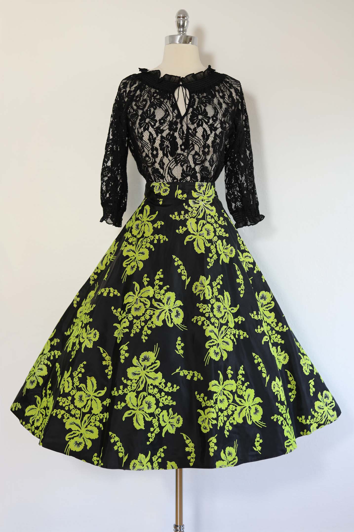 Vintage 1950s Skirt - EYE-POPPING Black Taffeta + Lurid Chartreuse Green Flocked Daffodil Flowers Size XS to S