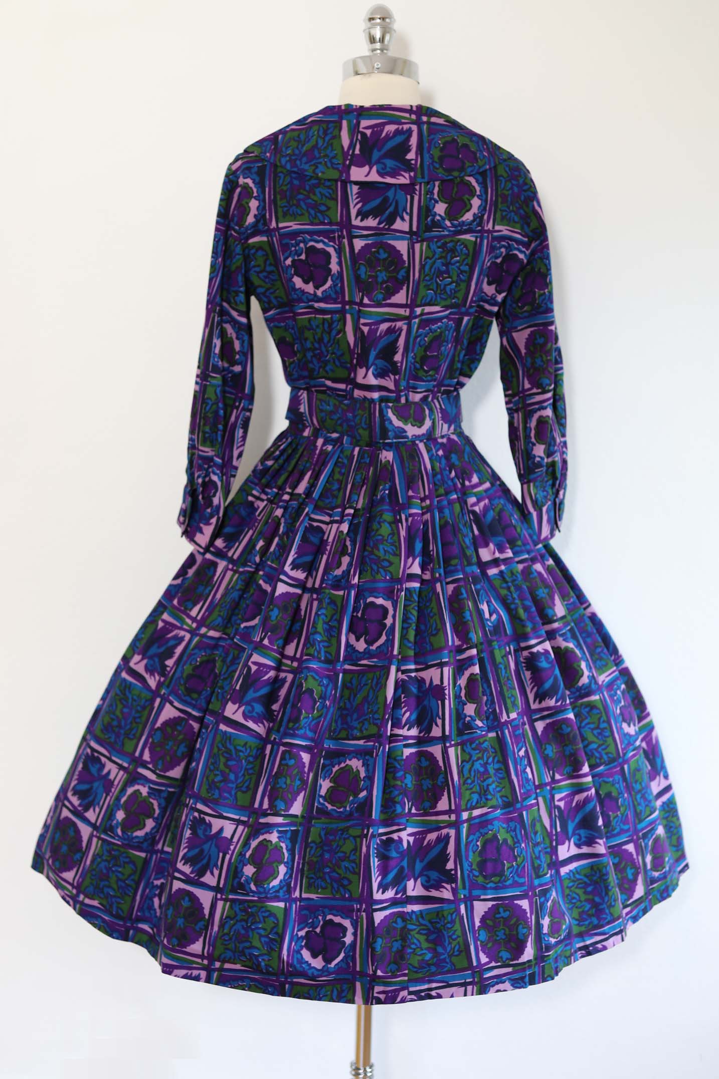 Vintage 1950s Dress - BOLD SATURATED Lavender, Emerald, Violet Framed Flowers Print Shirtwaist Size S to M