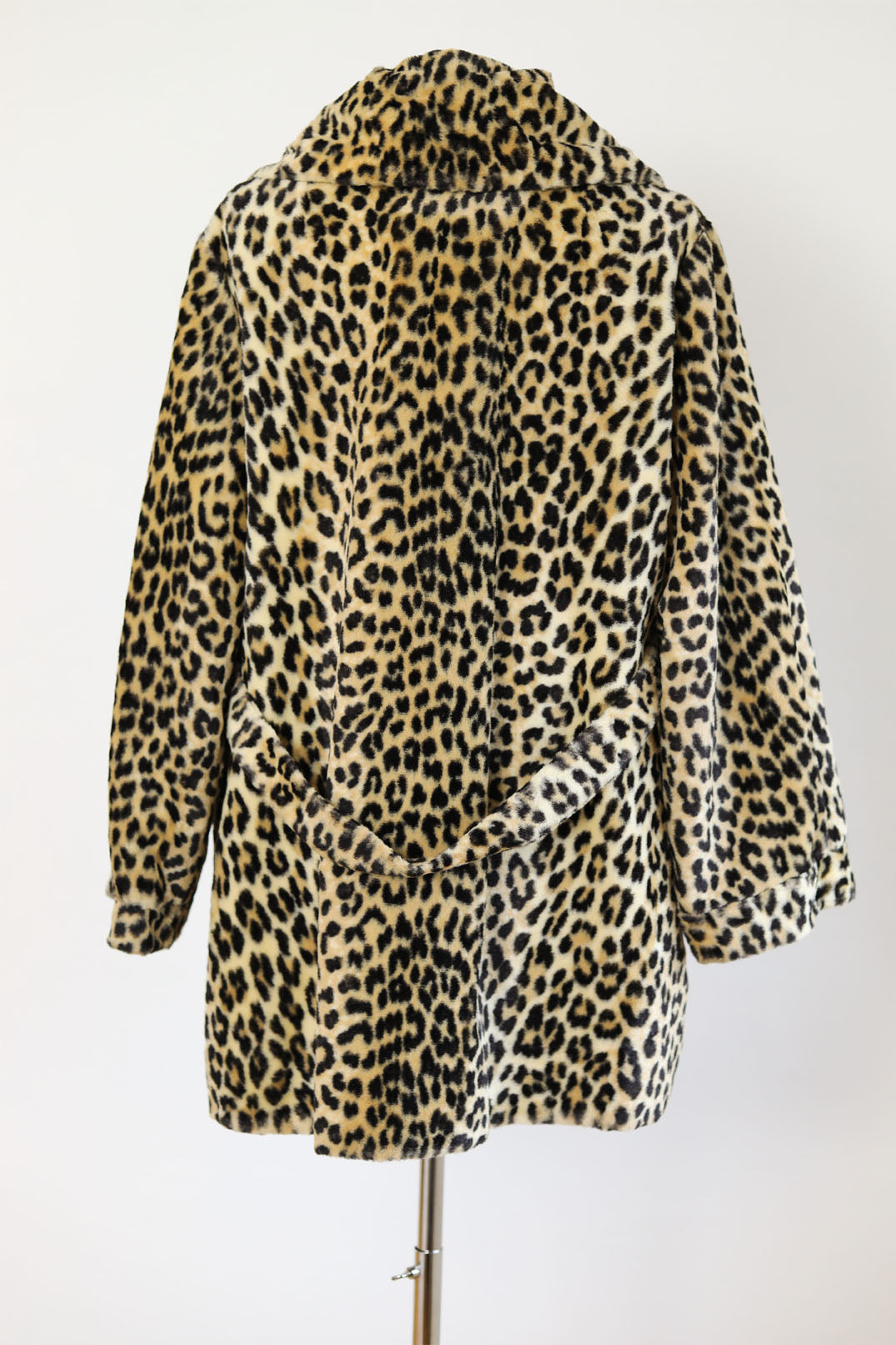 Vintage 1950s Swing Coat - Volup! Velvety-Soft Leopard Print Faux Fur w Bright Olive Green Lining! Size L to XL