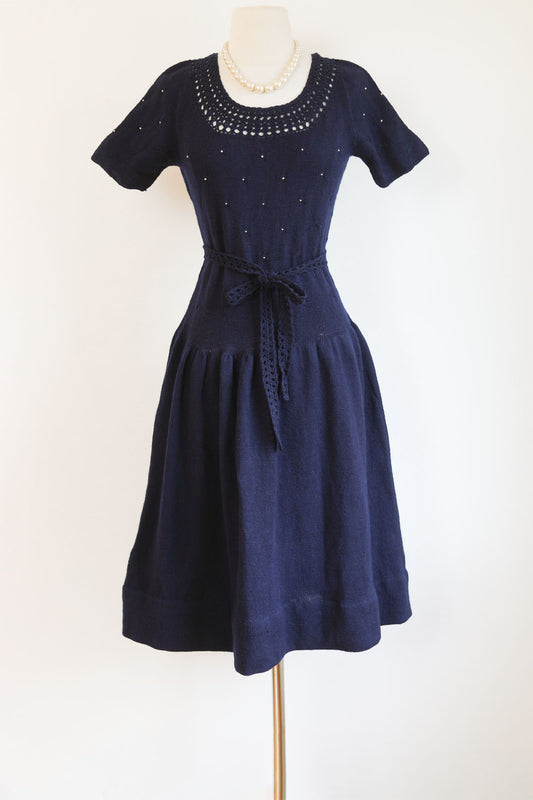 Vintage 1940s to 1950s Hand-Knit Dress - Midnight Blue Wool Knitwear w Faux Pearls Dress Size M to L