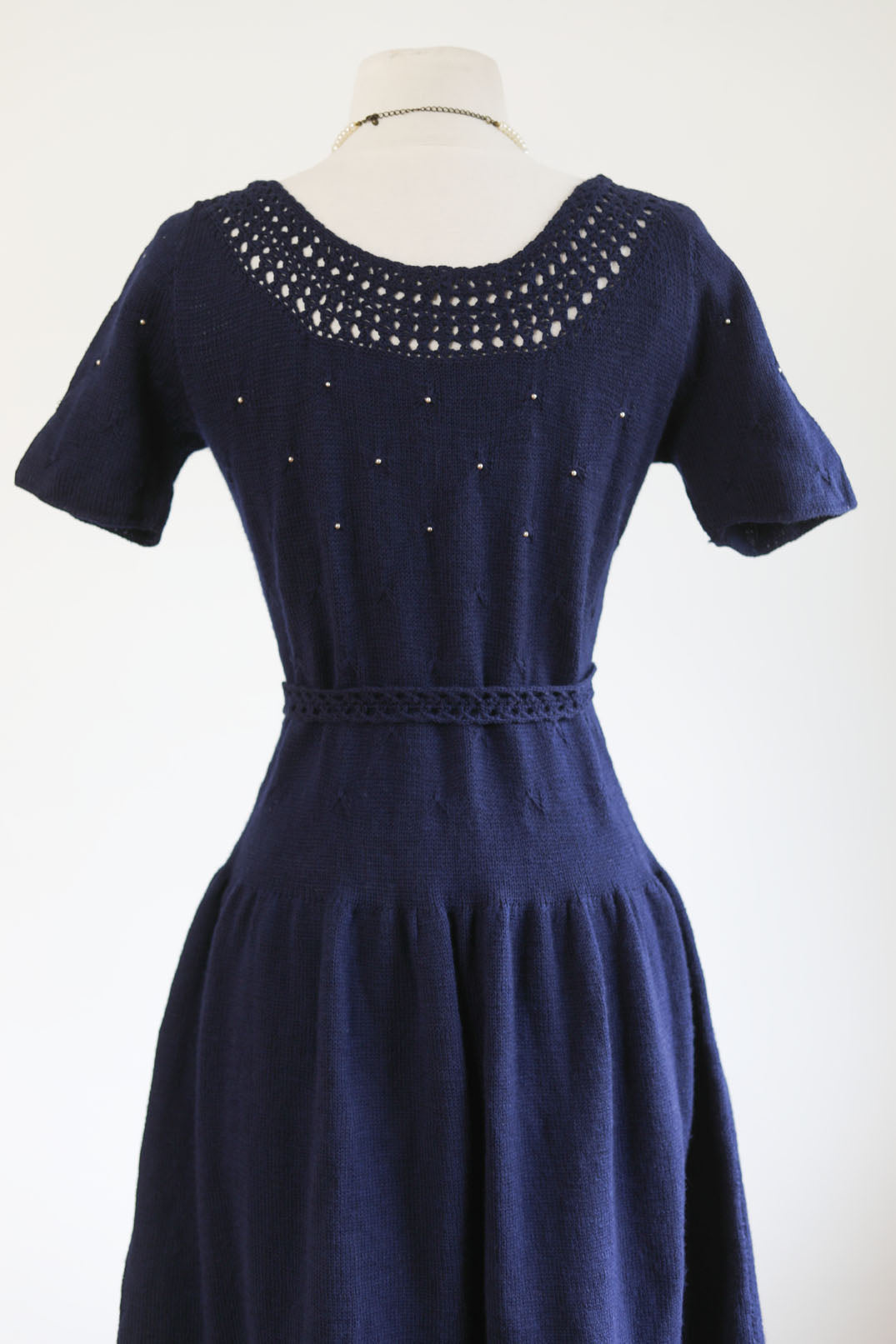 Vintage 1940s to 1950s Hand-Knit Dress - Midnight Blue Wool Knitwear w Faux Pearls Dress Size M to L