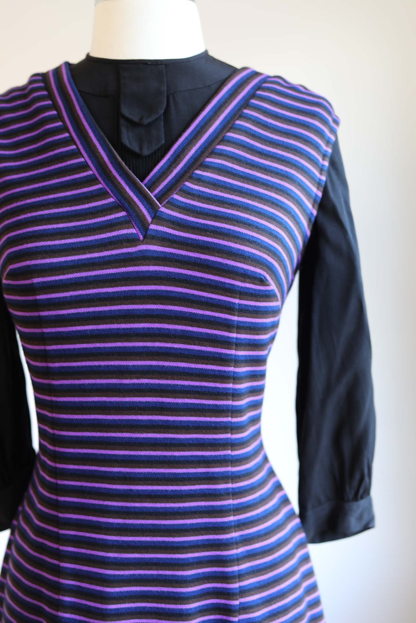 Vintage 1960s Striped Knit Jumper Dress - FAB Black Violet Knitwear Cozy Dress Size M to L