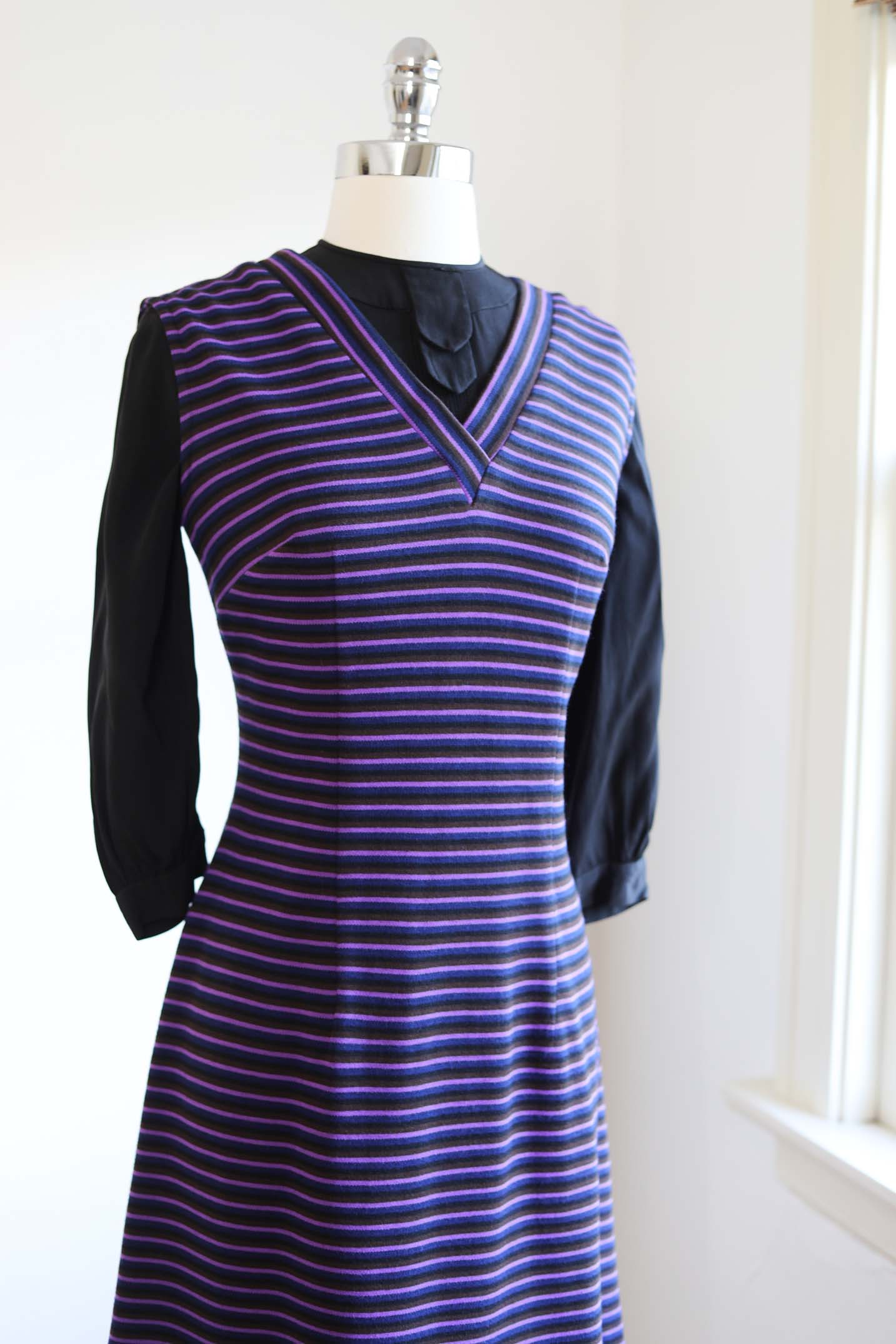 Vintage 1960s Striped Knit Jumper Dress - FAB Black Violet Knitwear Cozy Dress Size M to L