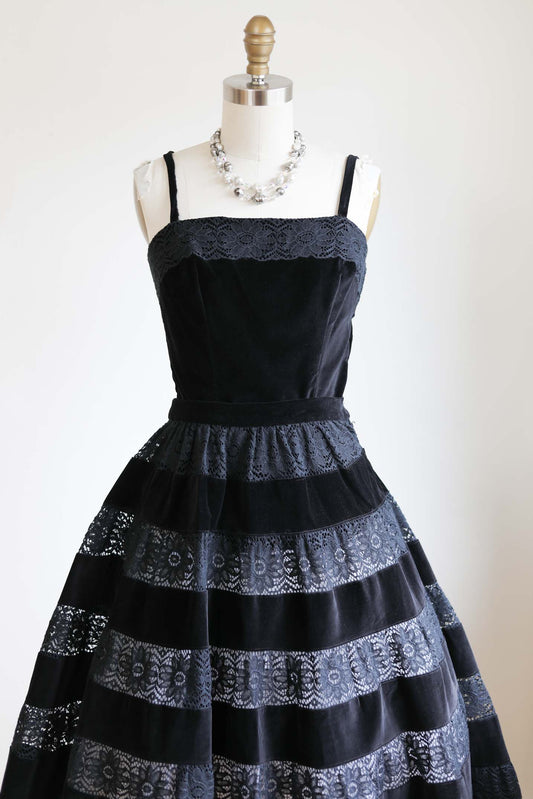 Vintage 1950s Party Dress Set - STUNNING Black Velveteen + Lace Tailored Blouse + Full Skirt Size XS - S