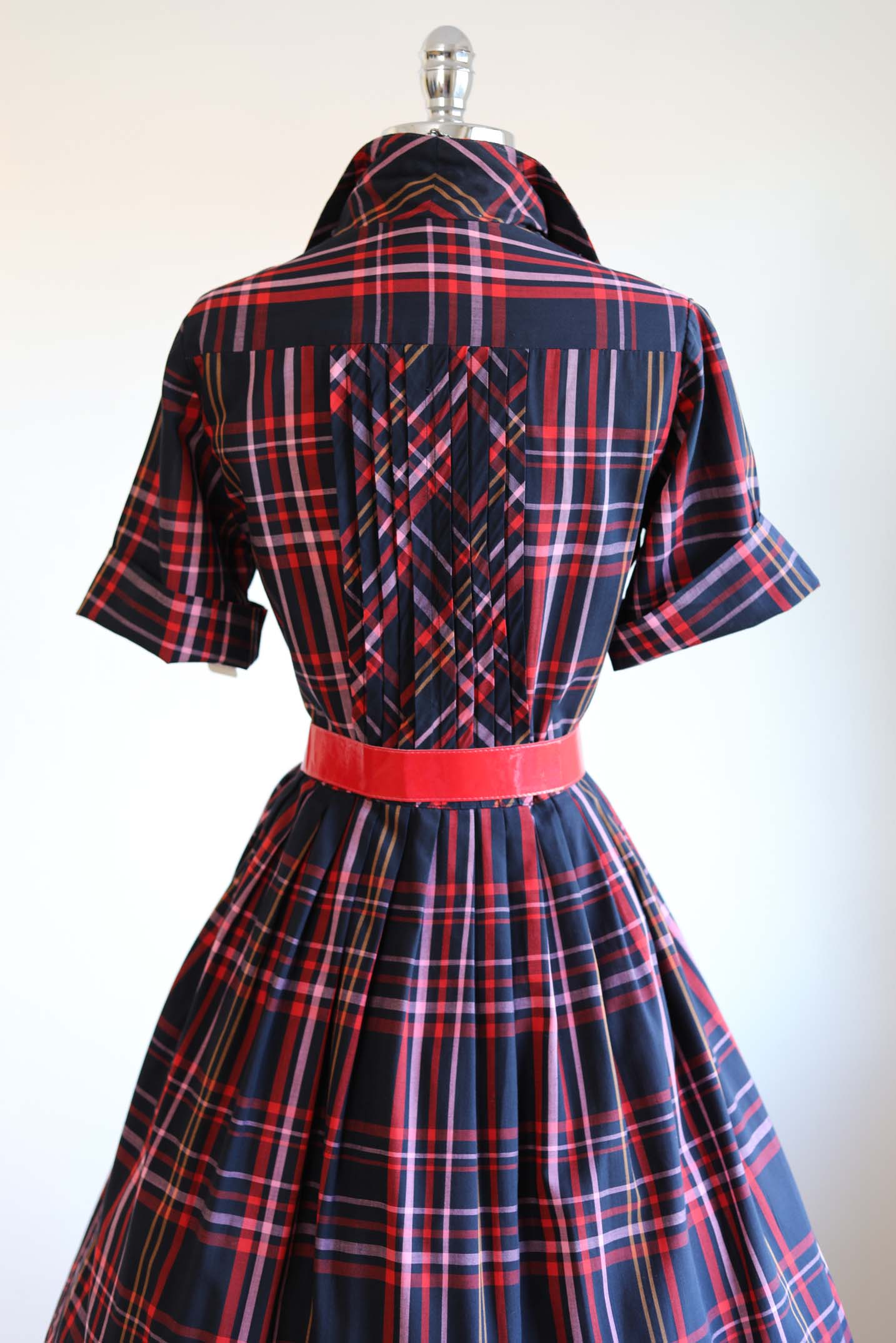 Vintage 1950s to 1960s Dress - FAB Black, Red, Pink, Mustard Plaid Soft Cotton Blend Shirtwaist Size M to L