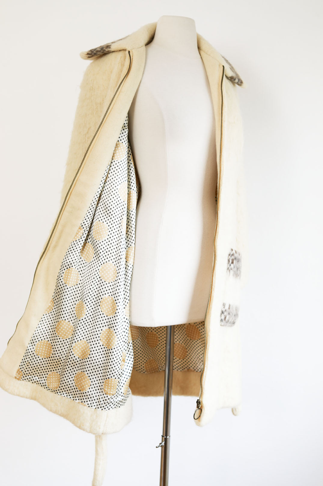 Vintage 1960s to 1970s Icelandic Wool Coat - Darling Neutral Cream + Greige "Icewool" Designer Car Coat w Belt Size M