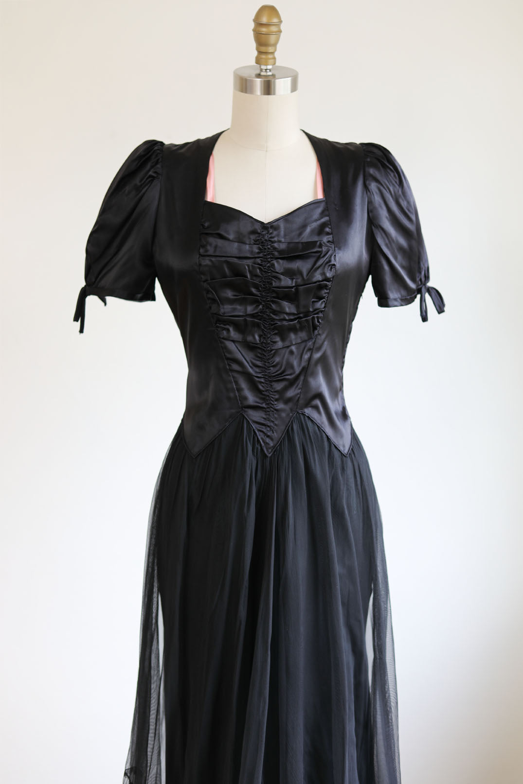 Vintage 1930s to 1940s Evening Dress - Black Pink Ruched Satin Puff Sleeve w Wicked Waist Full Length Gown Size M