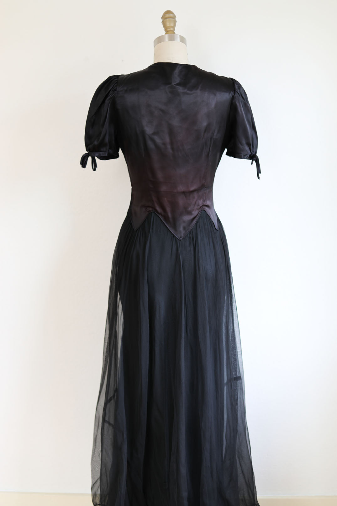 Vintage 1930s to 1940s Evening Dress - Black Pink Ruched Satin Puff Sleeve w Wicked Waist Full Length Gown Size M