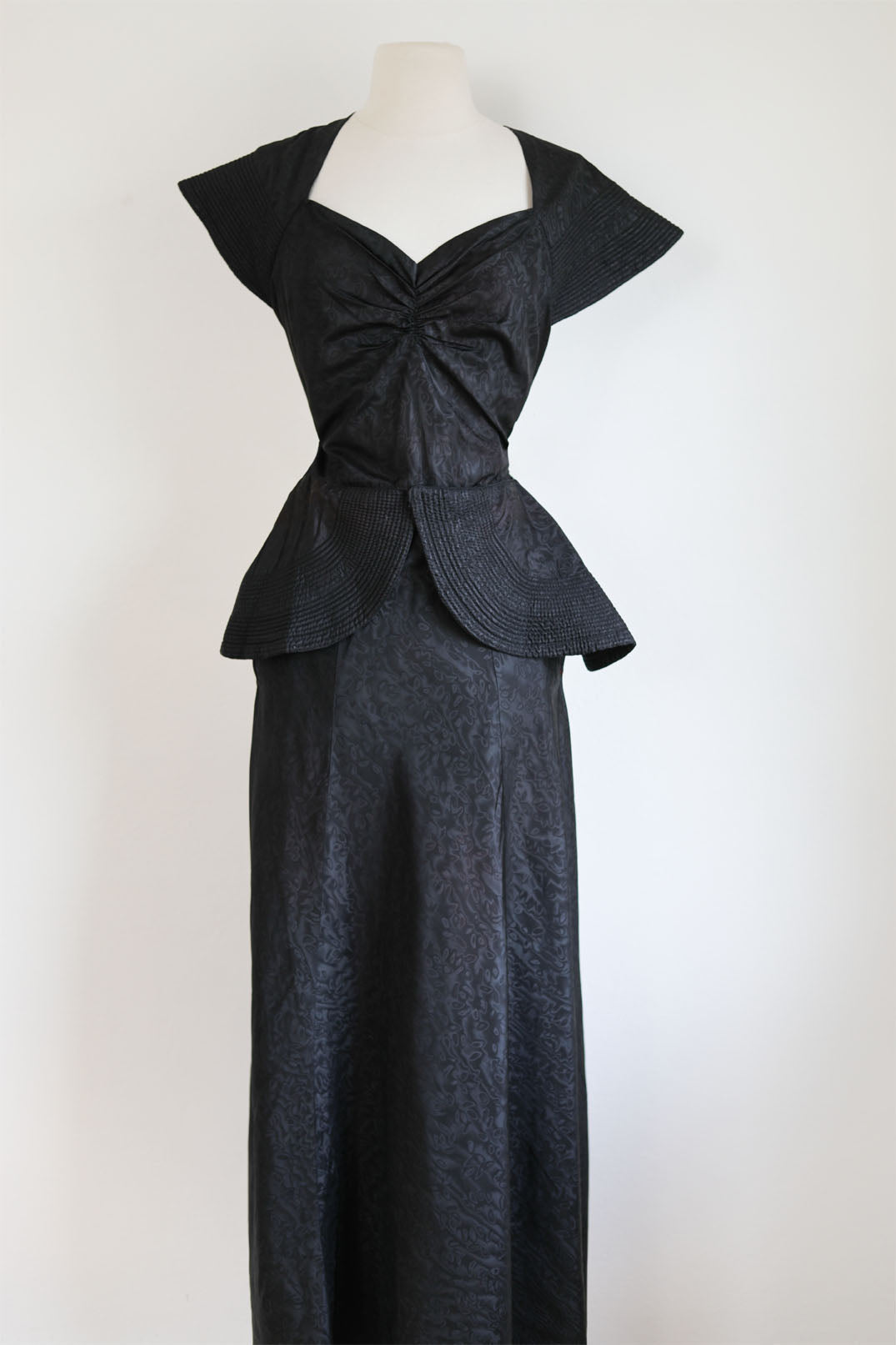 Vintage 1930s Evening Dress - Black Moiré Red Carpet Gown w Caged Capelet Size XS to S