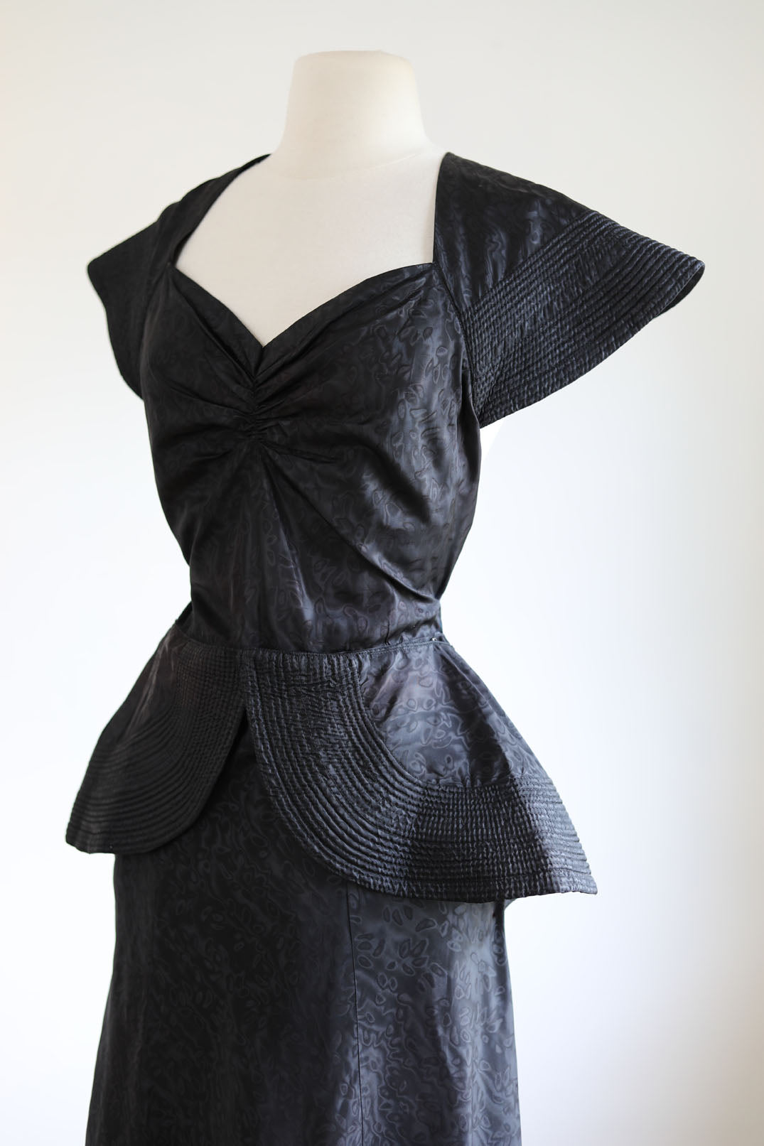 Vintage 1930s Evening Dress - Black Moiré Red Carpet Gown w Caged Capelet Size XS to S