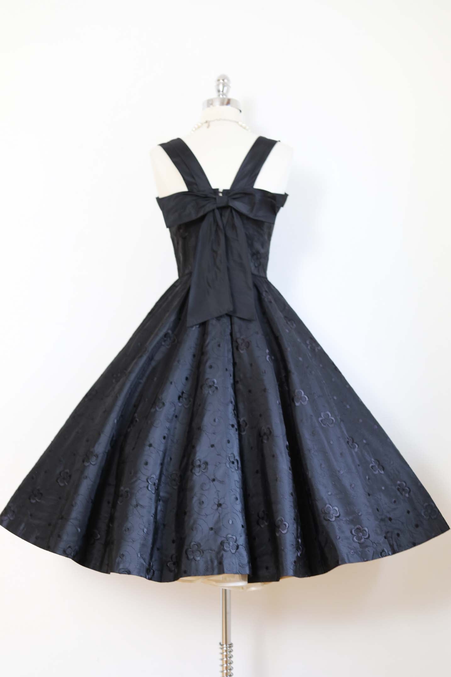 Vintage 1950s Princess Dress - SUBLIME Black Taffeta w Satin Embroidery Flowers Circle Skirt Party Dress Size S