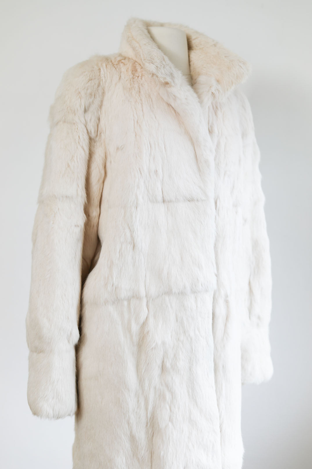 HALF-OFF SALE! Vintage 1970s - 1980s Snowy Ivory Fur Coat - Full-Length Rabbit Designer Coat Apres-Ski Size M