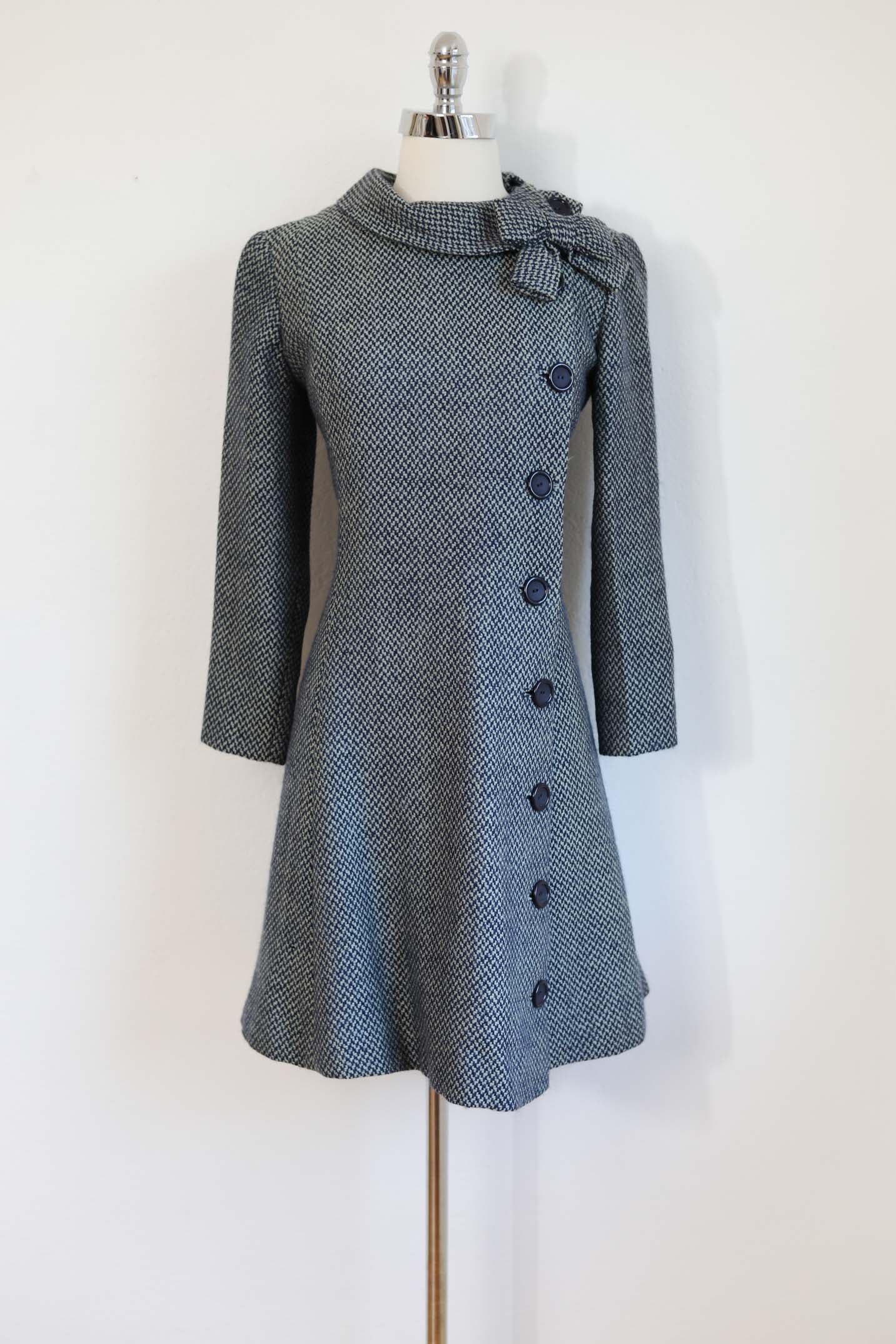 Vintage 1960s Knitwear Coat Dress - DARLING Navy + Grey Knit Mod Princess Seam w Bow + Buttons Size M