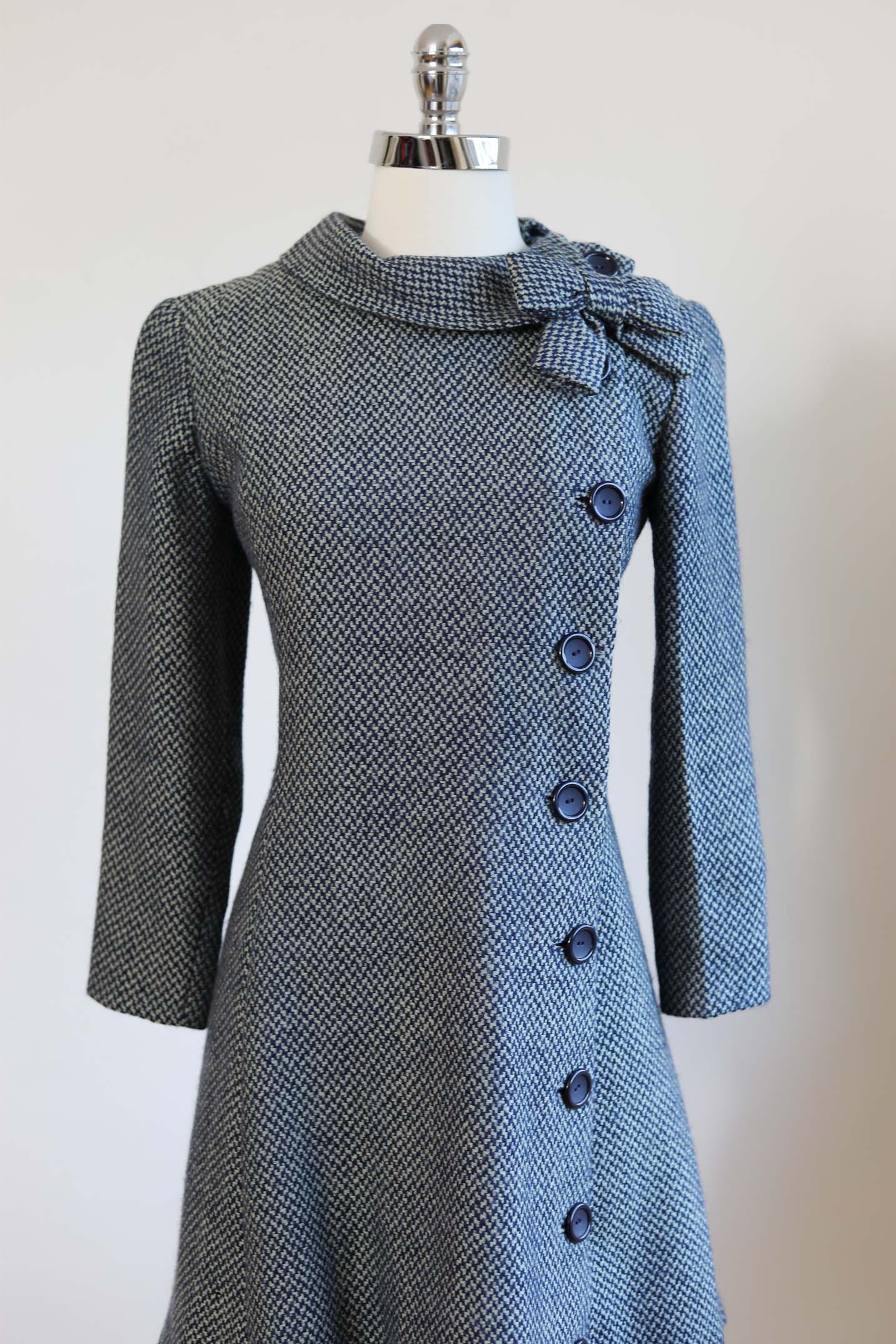 Vintage 1960s Knitwear Coat Dress - DARLING Navy + Grey Knit Mod Princess Seam w Bow + Buttons Size M