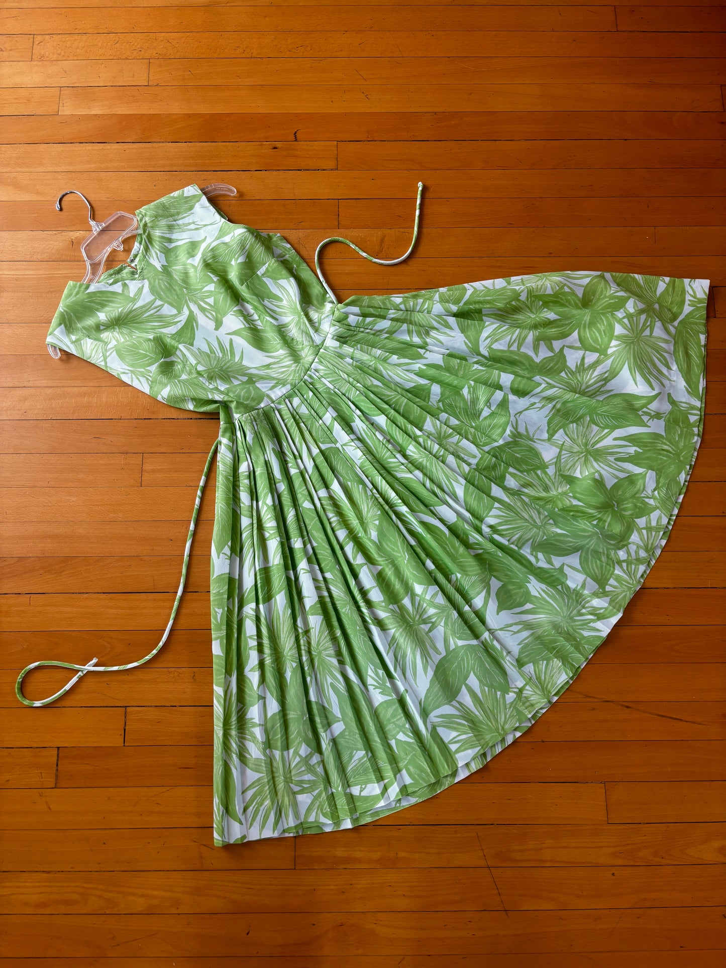 Vintage 1950s to 1960s Dress - Tropical Palm Leaves + Plants Lime + White Belted Sundress Size M