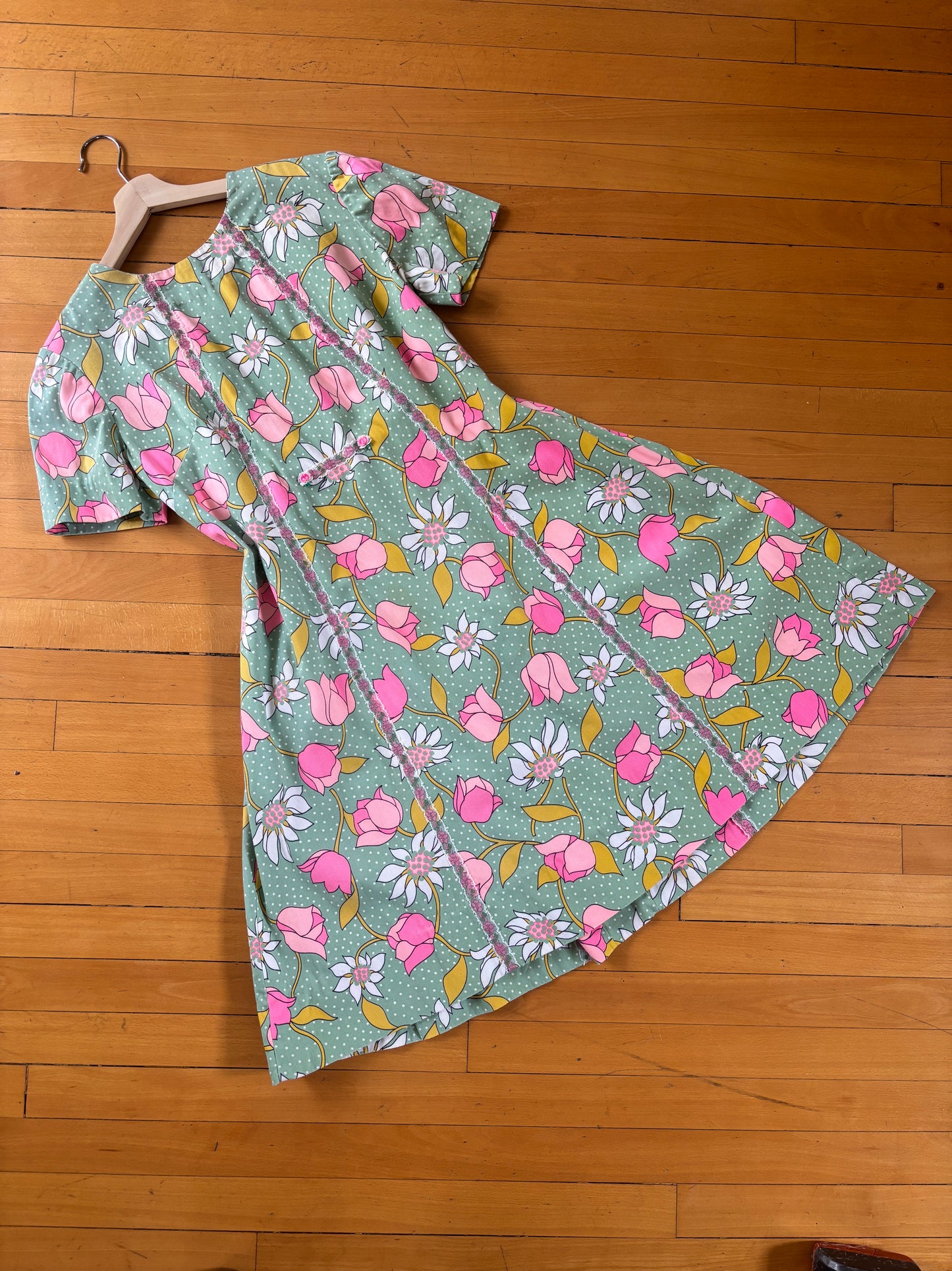 Vintage 1960s Dress - Beautiful Jadeite Green Mod J. Manes Art Nouveau Tulip Princess Cocktail Sheath w Roses Size L