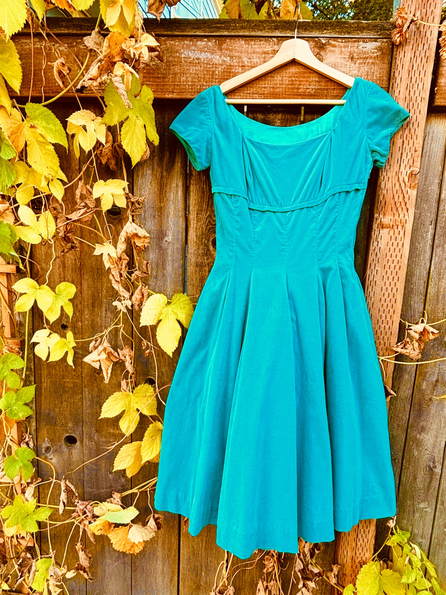 Vintage 1950s Dress - Lush Turquoise Velvet Bust Shelf Full Skirt Party Dress Size S to M