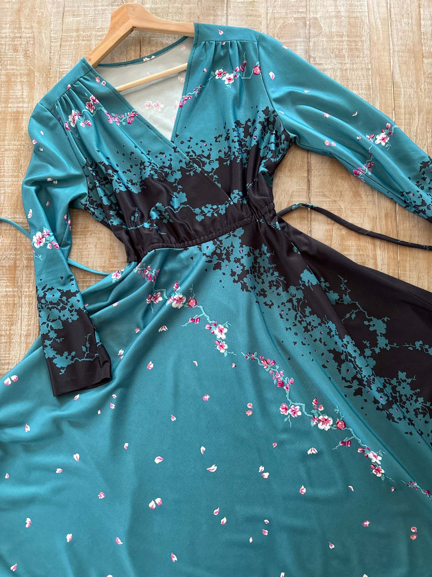 Vintage 1970s Cherry Print Dress - Lush Saturated Teal Black Pink Floral Jersey Dress Size M to L