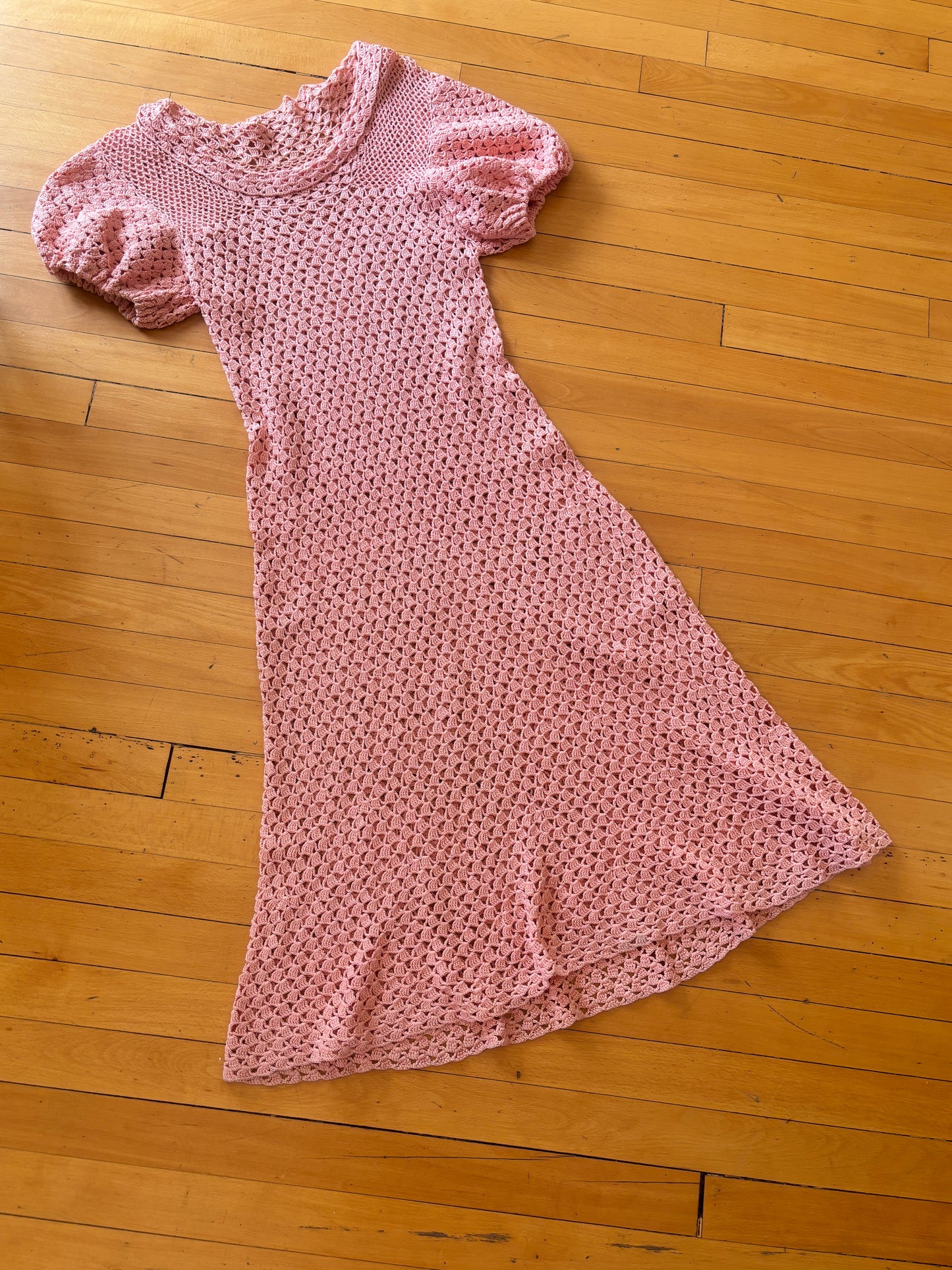 Vintage 1930s to 1940s Dress - Splendid Deco Peach Pink Crochet Hand-Knit w Balloon Sleeves Size S to M Range