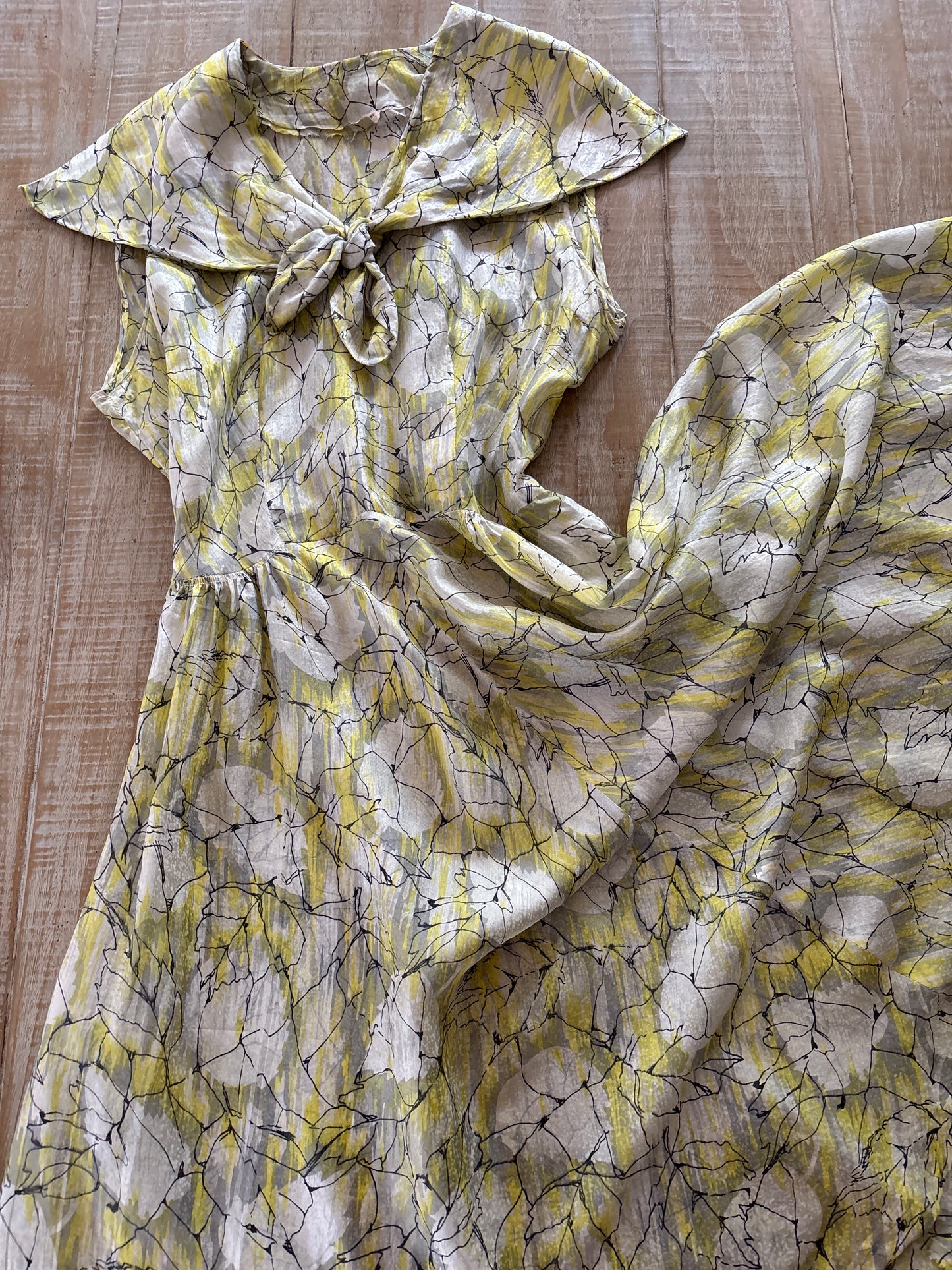 Vintage 1940s Dress - Dreamy Floaty Silky Novelty Print Falling Leaves Yellow Black Grey Sundress Size L to XL
