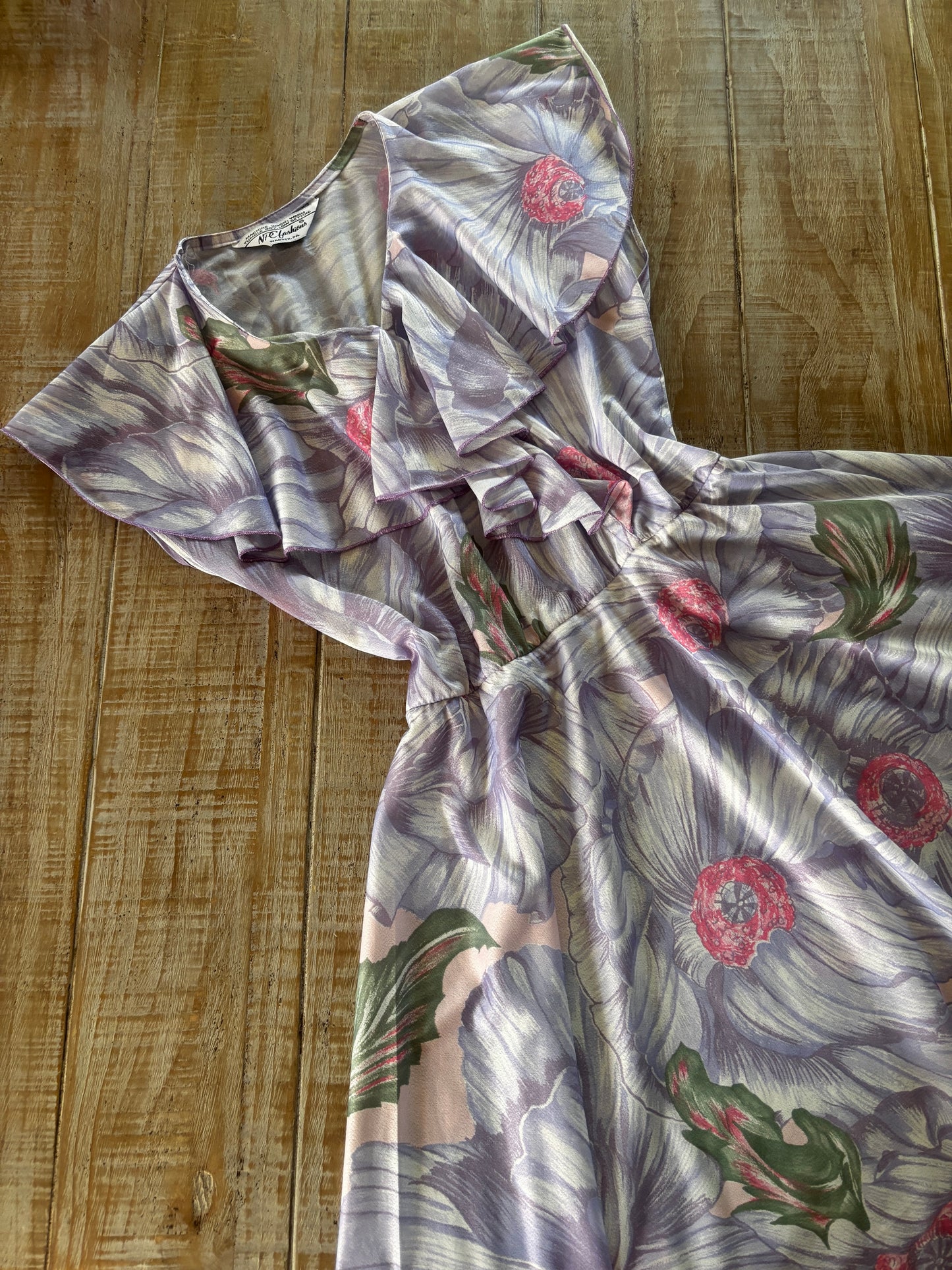 Vintage 1970s Dress - Soft, Undeniably Pretty Lavender Pink Apple Green Giant Flower Sundress Size M to L