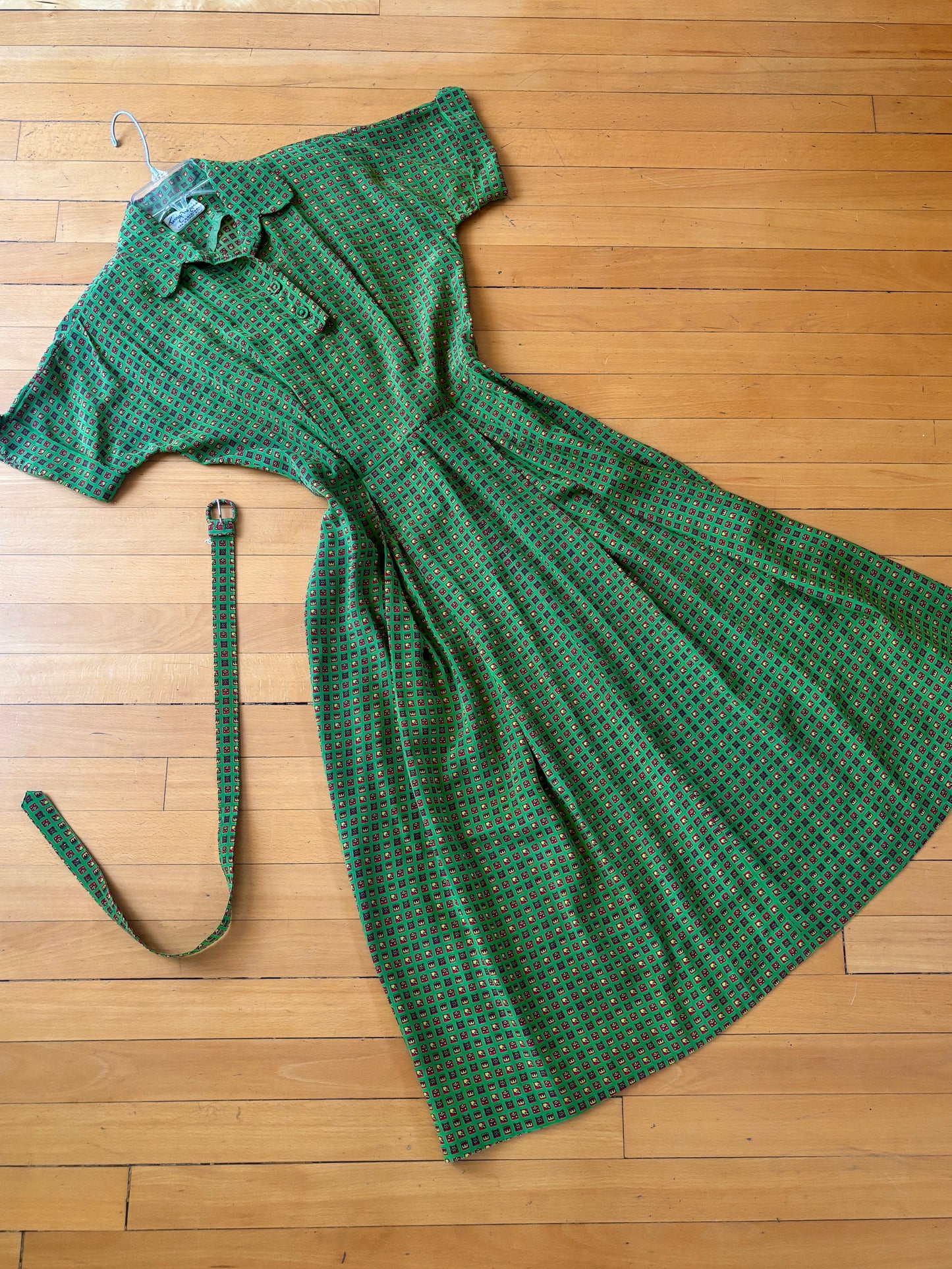 Vintage 1940s to 1950s Dress - Apple/Olive Green w Red + Chartreuse Surreal Cottages Print Belted Shirtwaist Size M