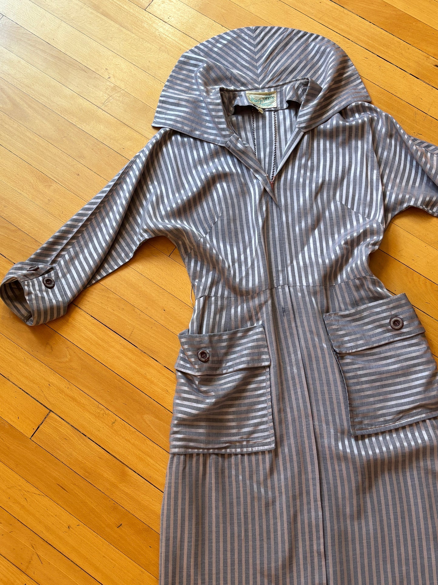 Vintage 1940s to 1950s Dress - Pink Grey Glossy Satin Stripe Rayon Designer Front Metal Zipper Dress Size M