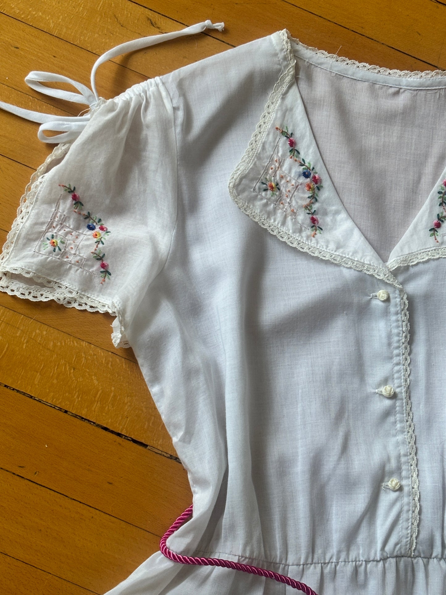 Vintage 1970s Shirtwaist - Dreamy White Soft Cotton Voile w Hand Embroidery Flowers Dress Size M to L