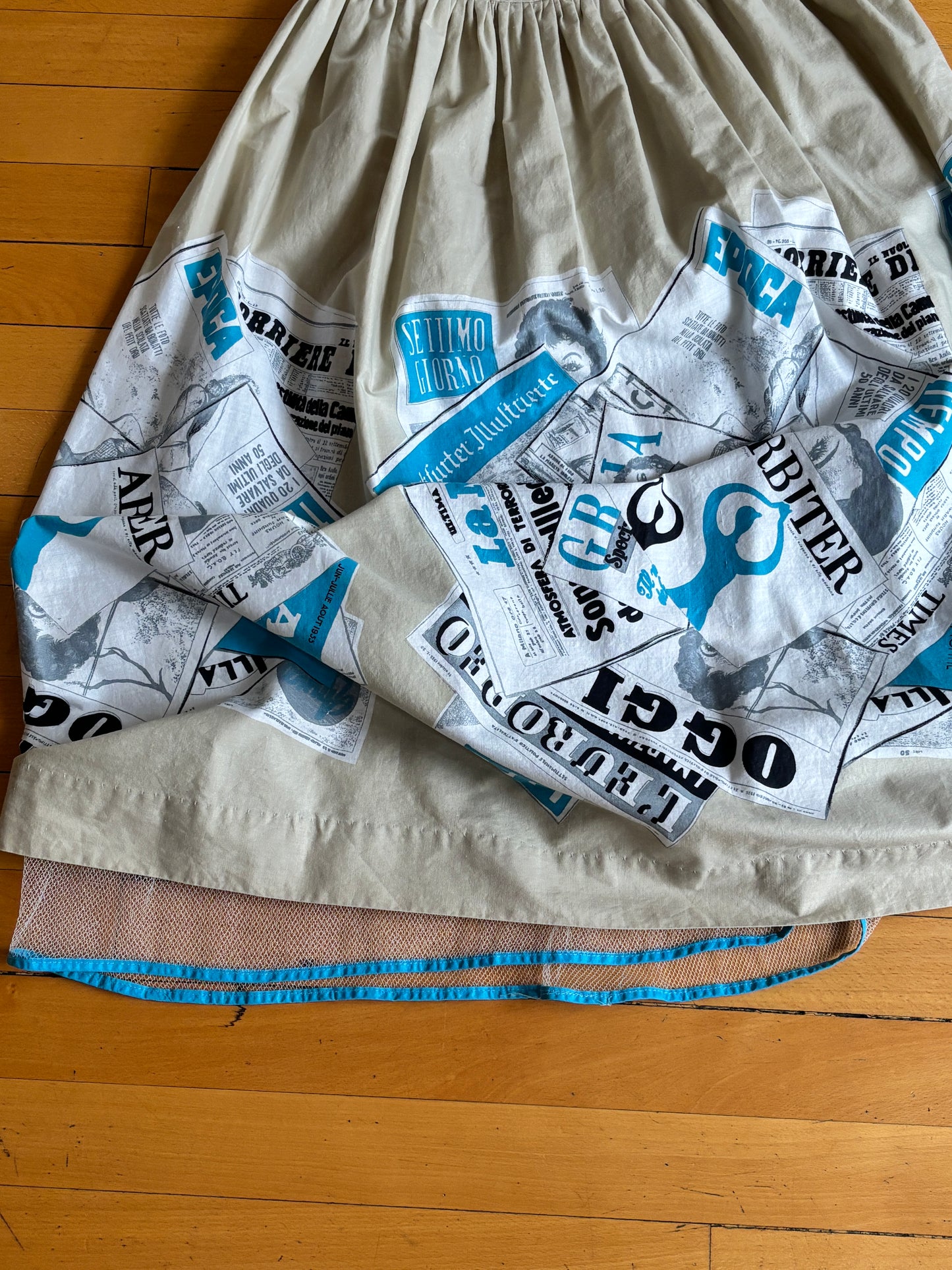 Vintage 1950s Skirt - RARE Taupe + Blue Magazine Novelty Print 1955 Fashion Newsstand Cotton Size S
