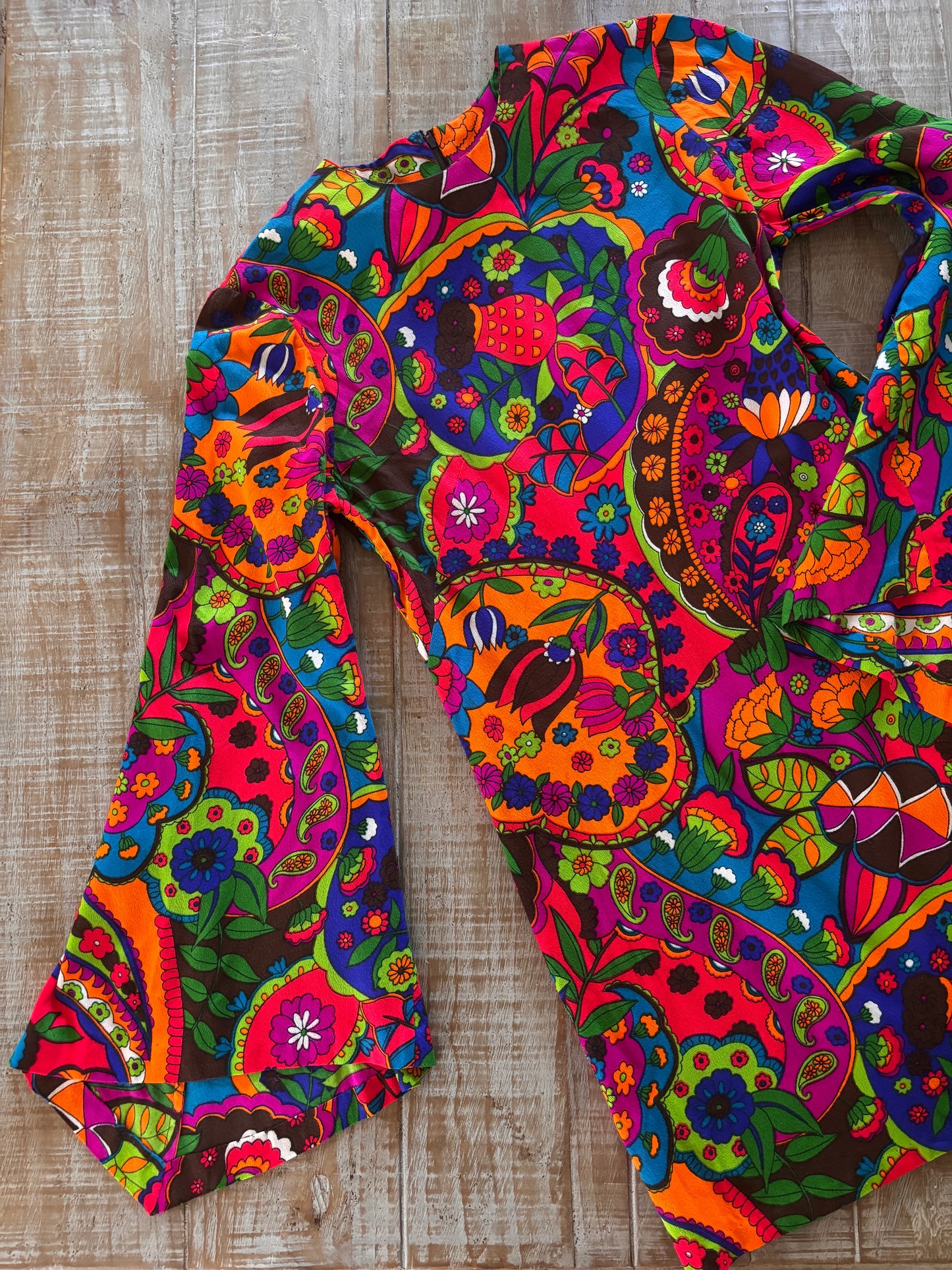 Vintage 1960s Mini Dress - Vibrant Psychedelic Acid Neon Barkcloth Mod Dolly w Angel Bell Sleeves Size S