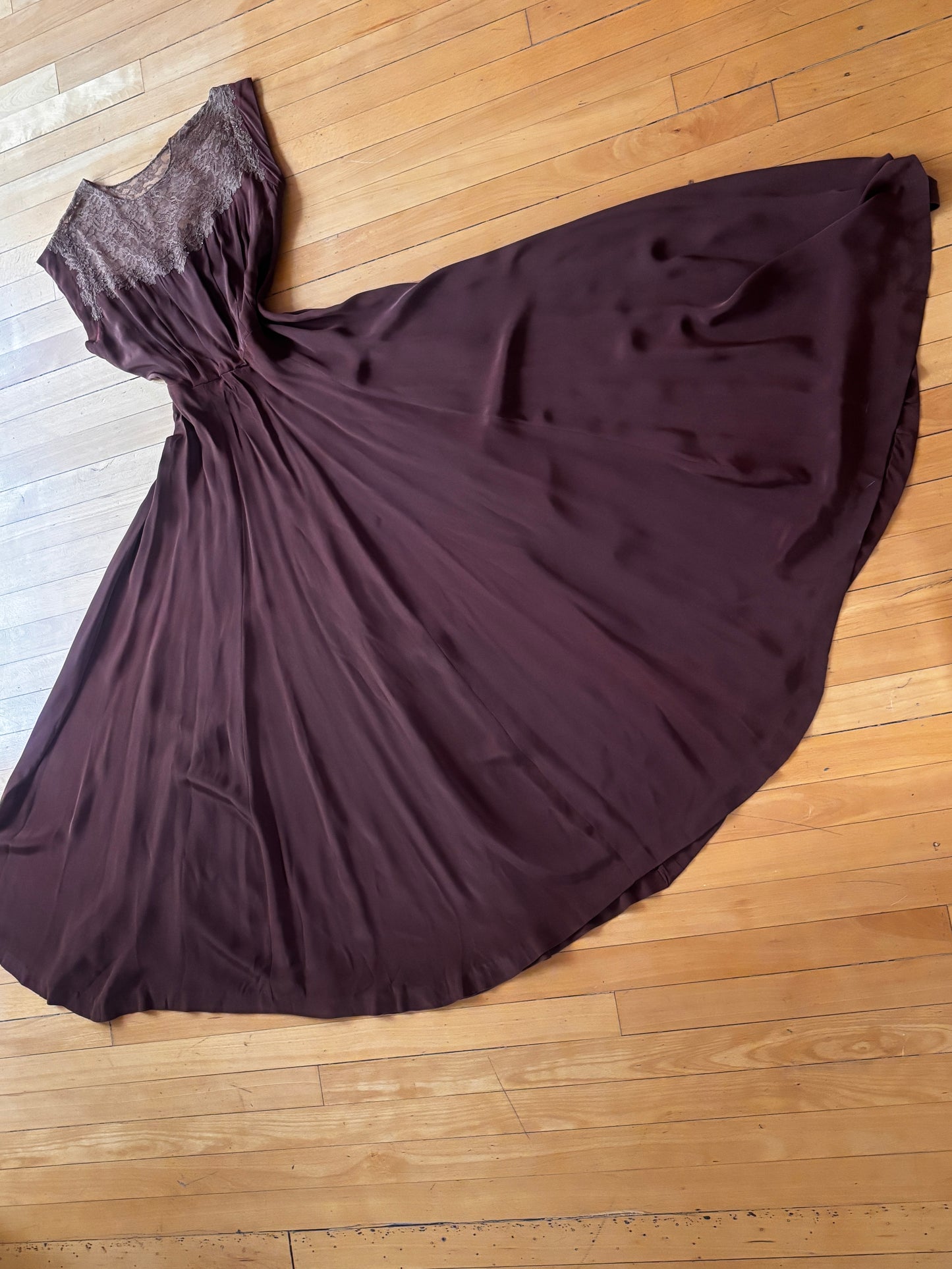 Vintage 1940s Gown - Stunning Bronze Rayon Beauty w Bare Lace Back Full Length Dress Size M