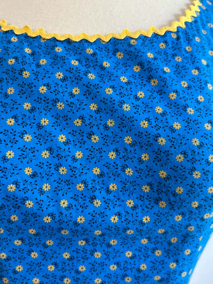 Vintage 1950s Dress - Folksy Saturated Blue + Yellow Calico Black Flowers + Bow Print Cotton Crochet Lace Sundress Size S