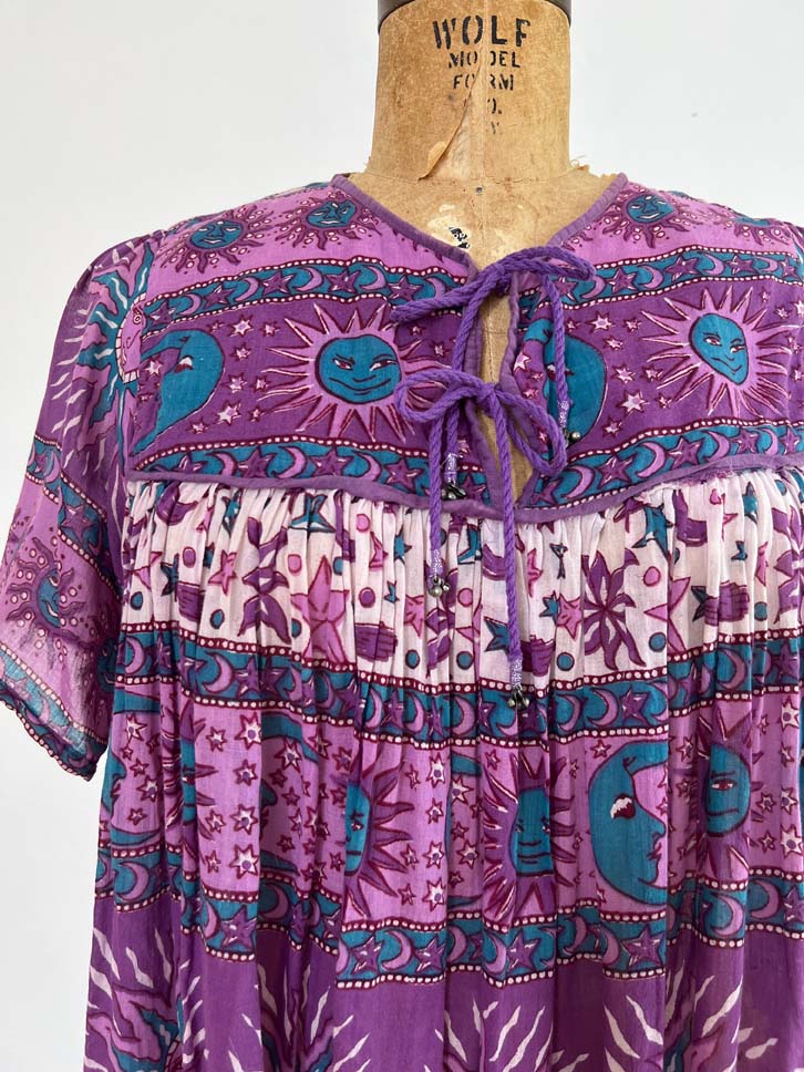 Vintage 1970s - 1980s Anthropomorphic Moon and Stars/Suns Violet + Teal Blouse - Gauzy India Cotton Swing Trapeze Top w Ties Size S or One Size Fits Many