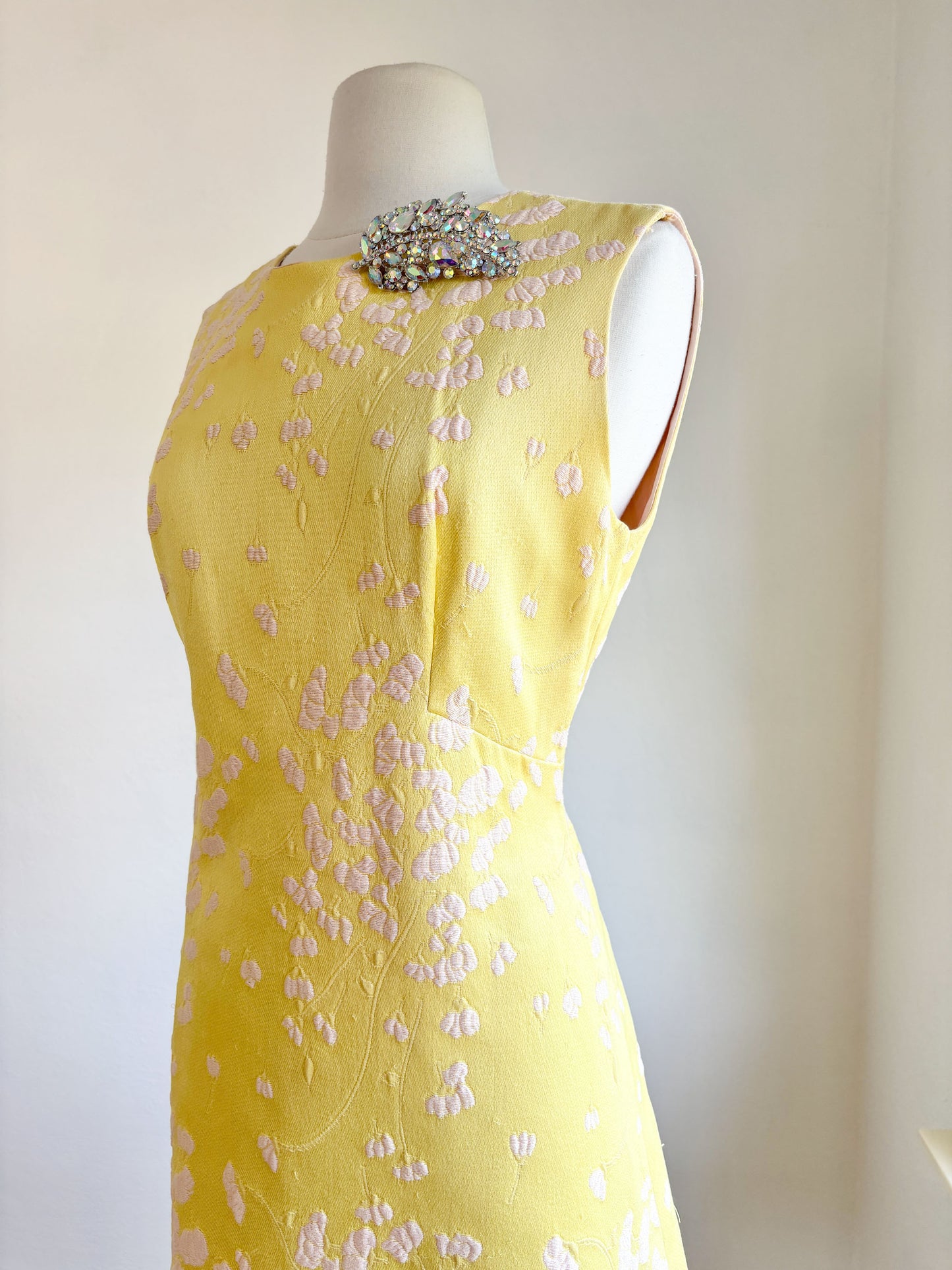 Vintage 1960s Dress - Upscale Sunny Yellow + Cream Wool Silk Brocade Cocktail Parth Sheath Size M