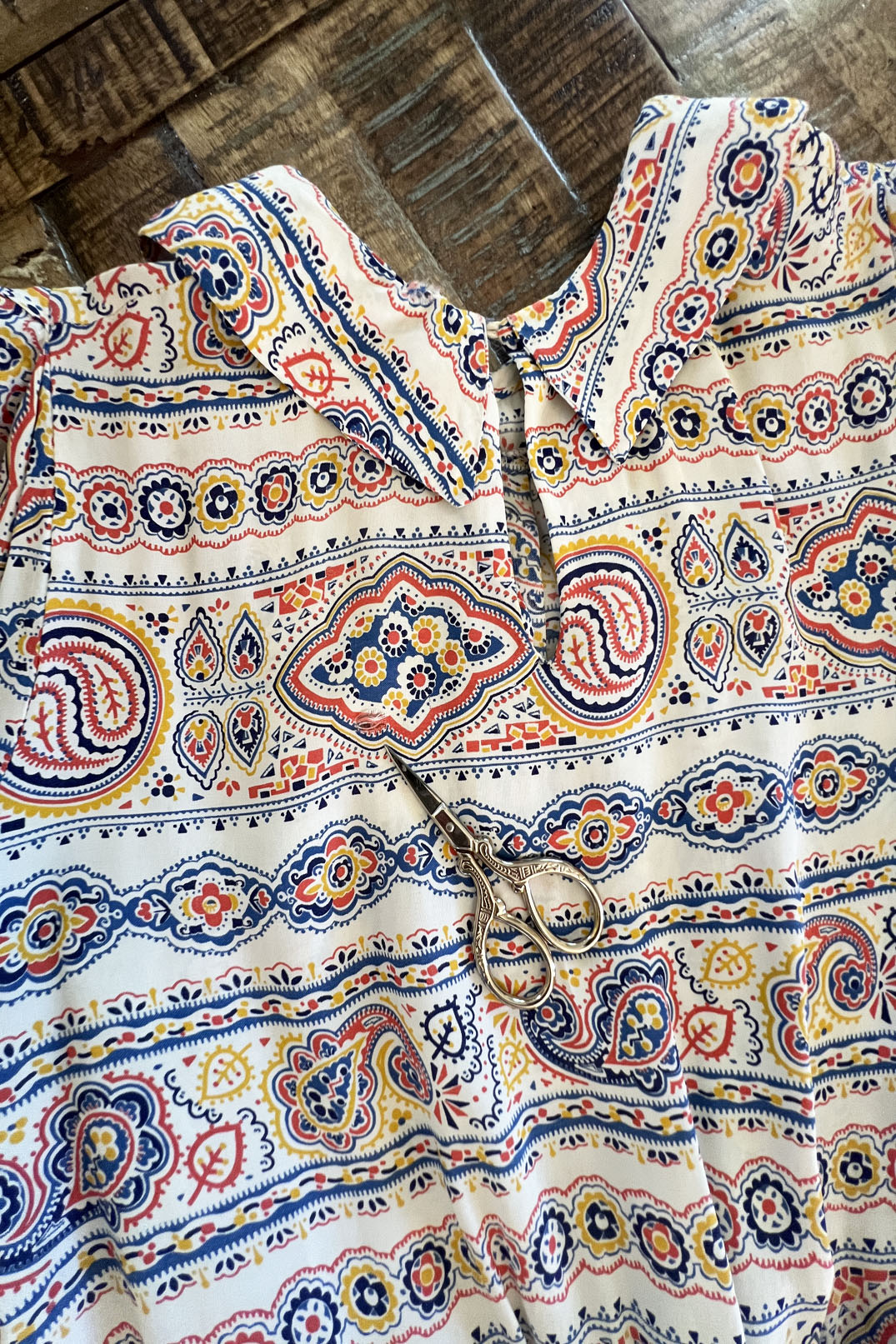 Vintage 1930s Dress - VERY PRETTY Silky Cold Rayon Puff Sleeve Rosana Frock w Blue, Mustard, Orange Paisley Print Size M