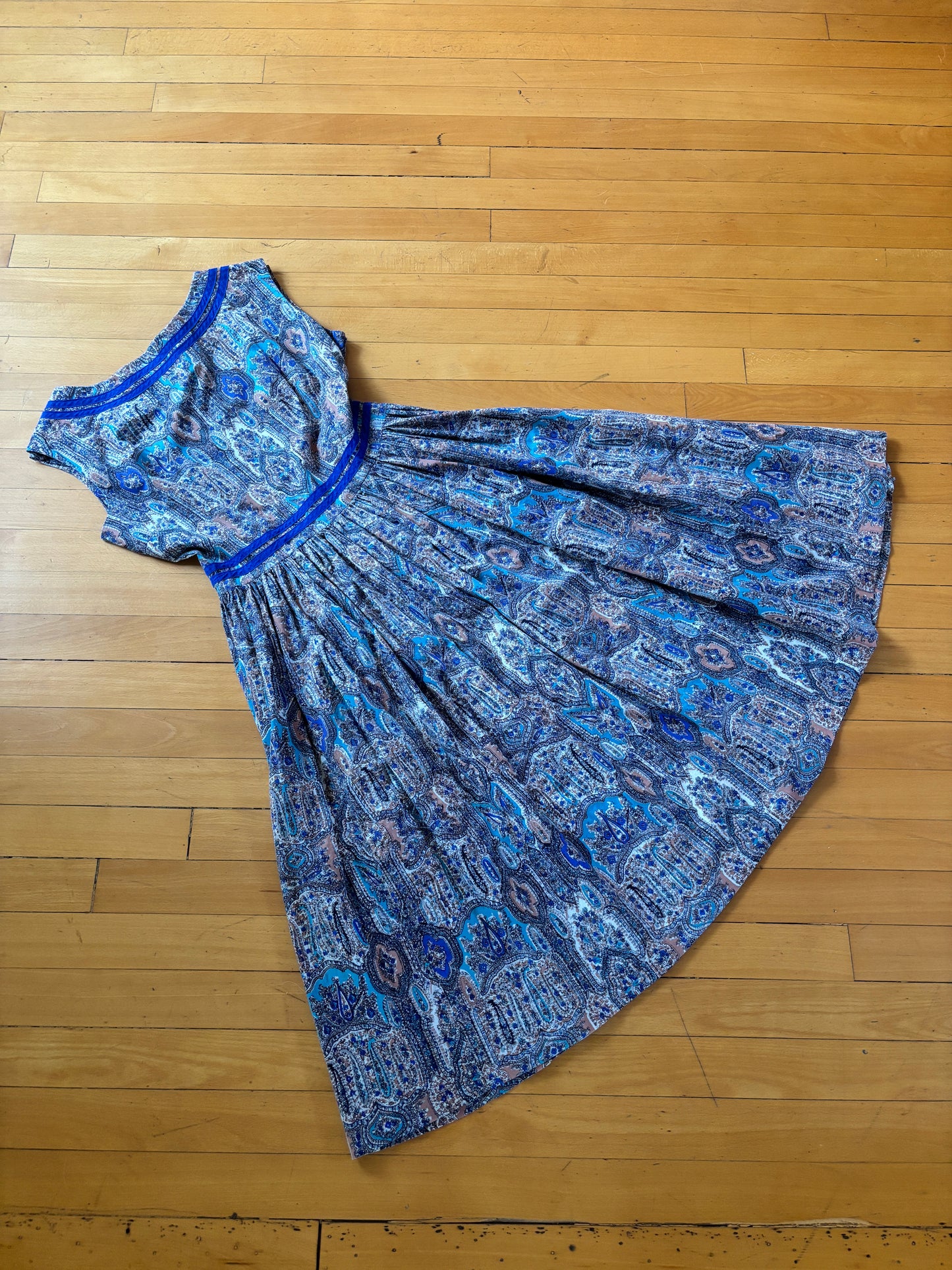 Vintage 1950s to 1960s Dress - Stunning Blue Baroque Print Cotton Full Skirt Sundress Size M to L