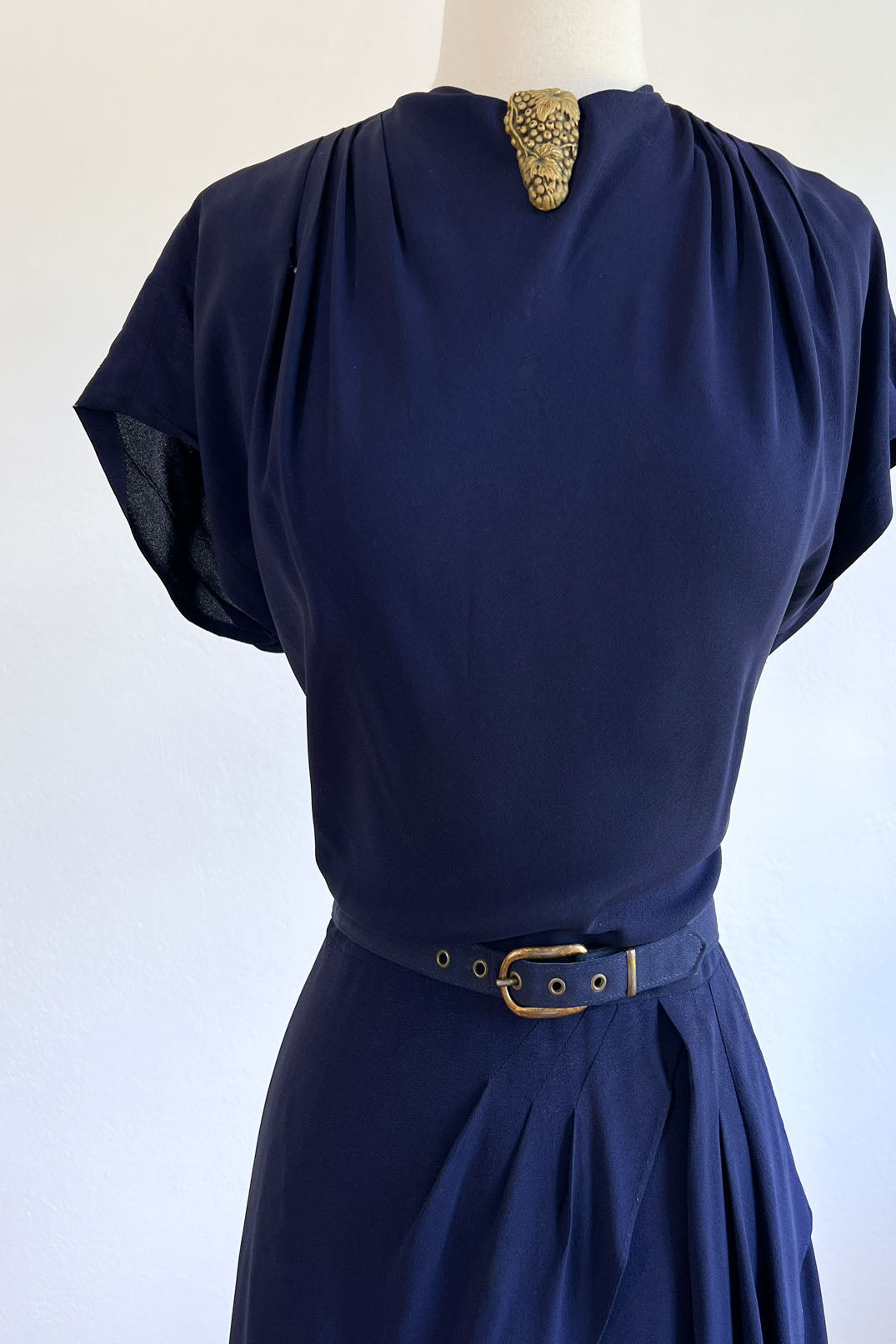 Vintage 1940s Dress - BOMBSHELL Navy Blue Rayon w Gold Metallic Grape + Brass Belt Details Size M - L