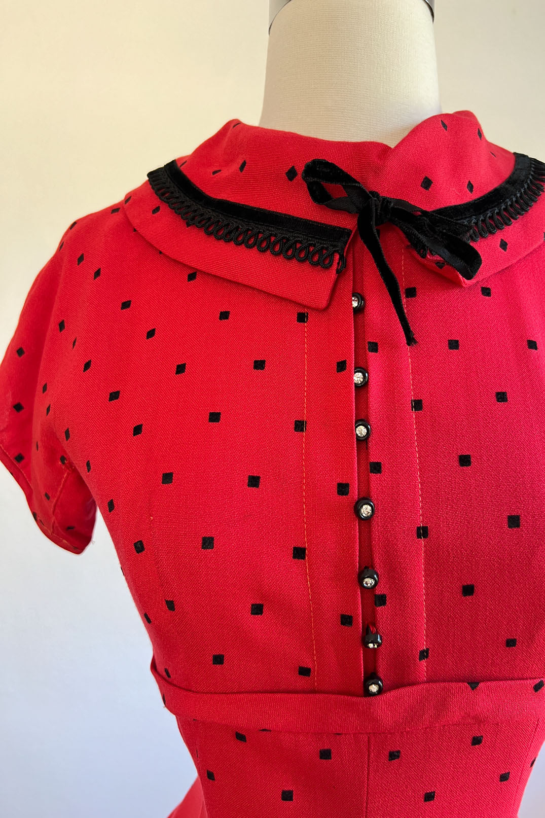 Vintage 1950s Dress - VIVACIOUS Cherry Red Black Bust Shelf Party Dress w Velvet Size S - M