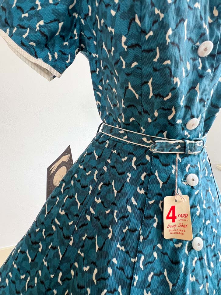 Vintage 1950s Dress - DEADSTOCK Penney's Teal Blue Black White Print Cotton Coat Dress w Lucite Size L - XL