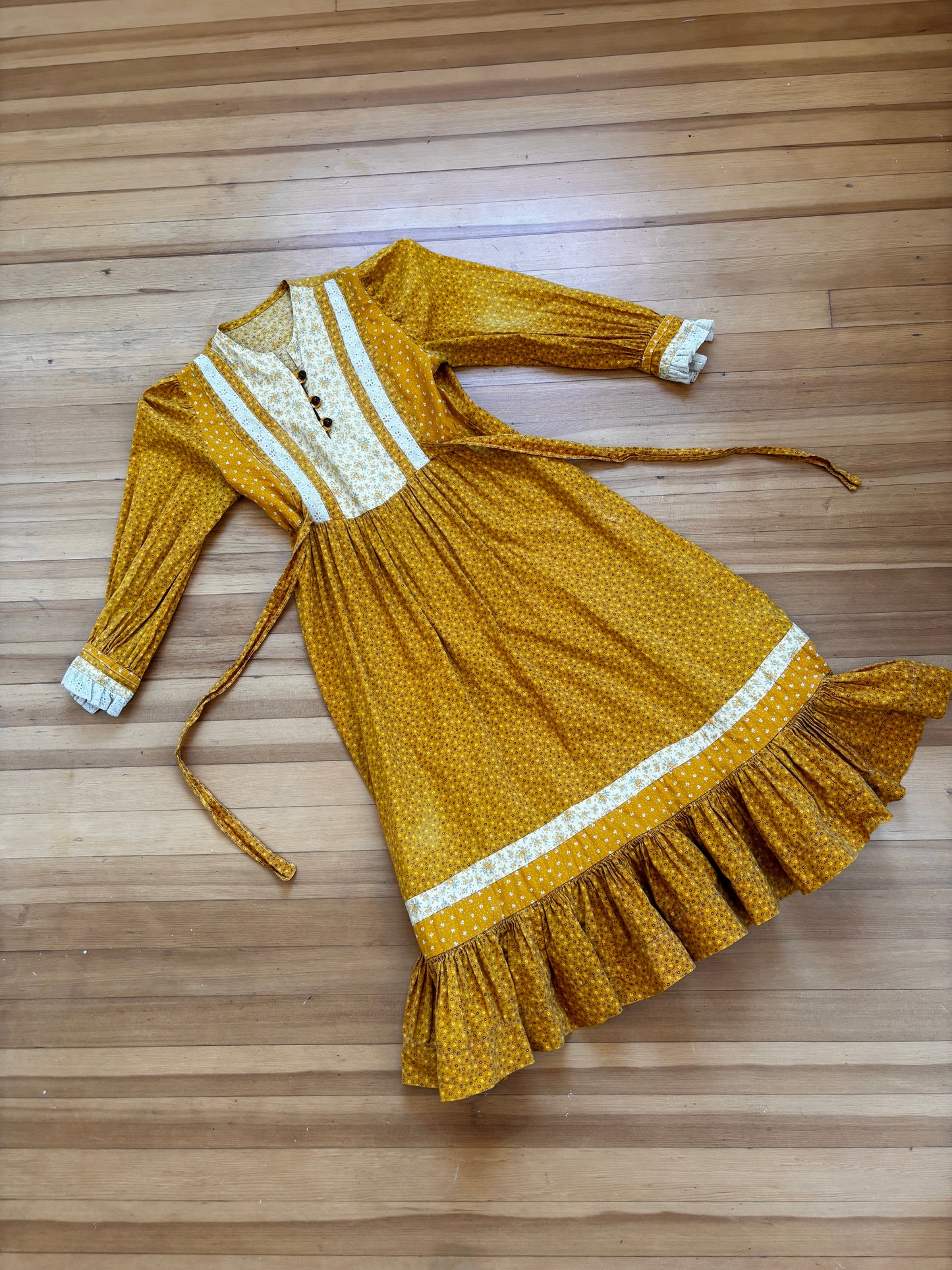 Vintage 1970s Prairie Dress - Unusual Mustard Yellow Gunne Style Calico Cotton Sash Waist Size S