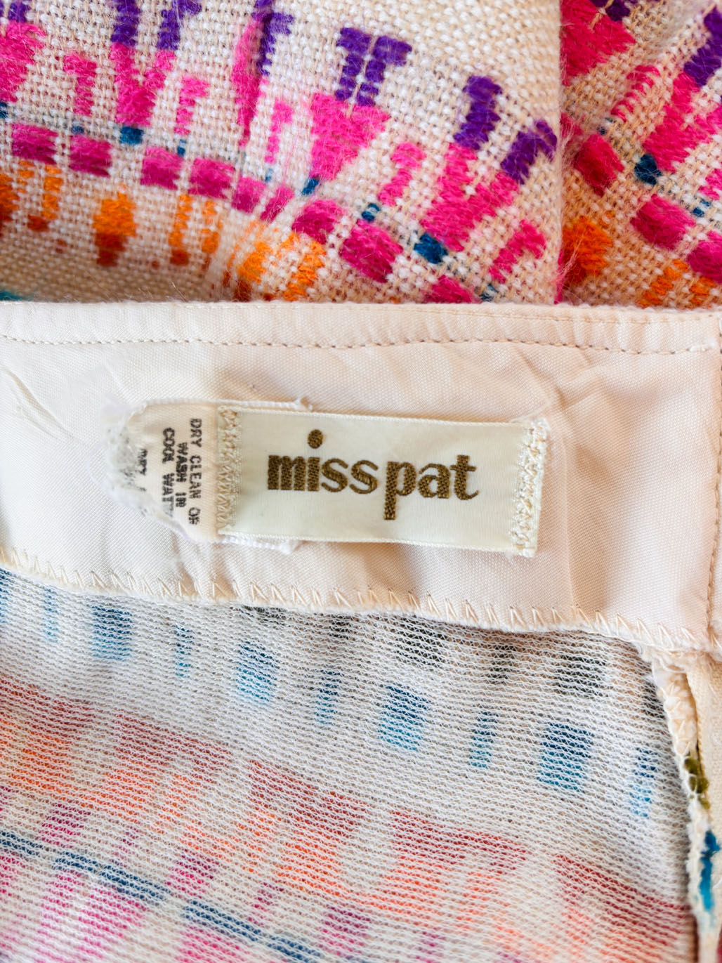 Vintage 1960s to 1970s Wide Leg Pants - "Miss Pat" Designer Linen w Rainbow Embroidery People Slacks Size M